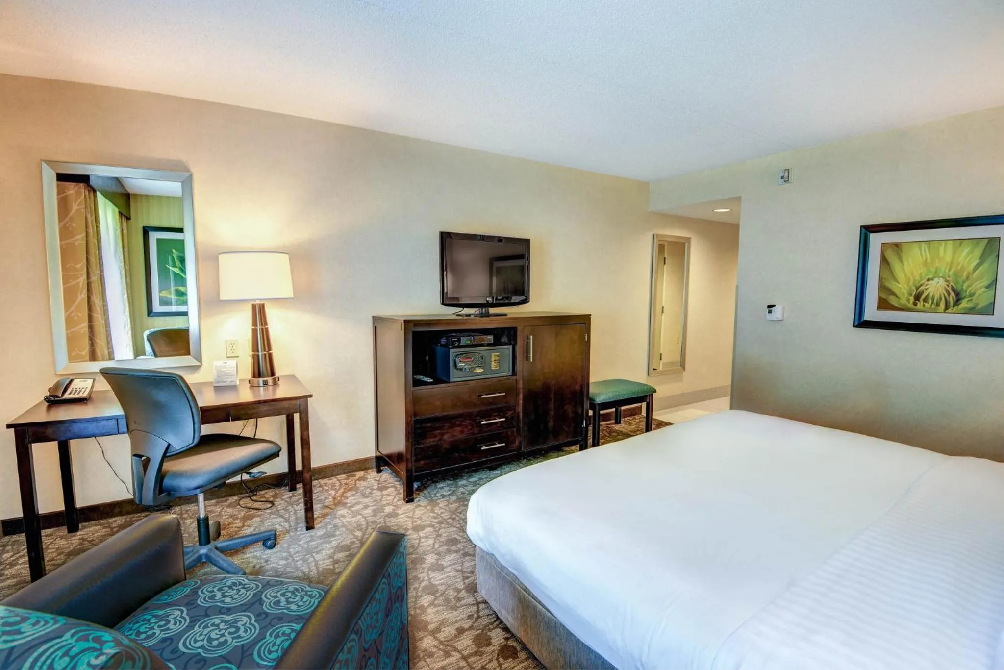 Photo of the whole room, Bed in Holiday Inn Express - Neptune by IHG