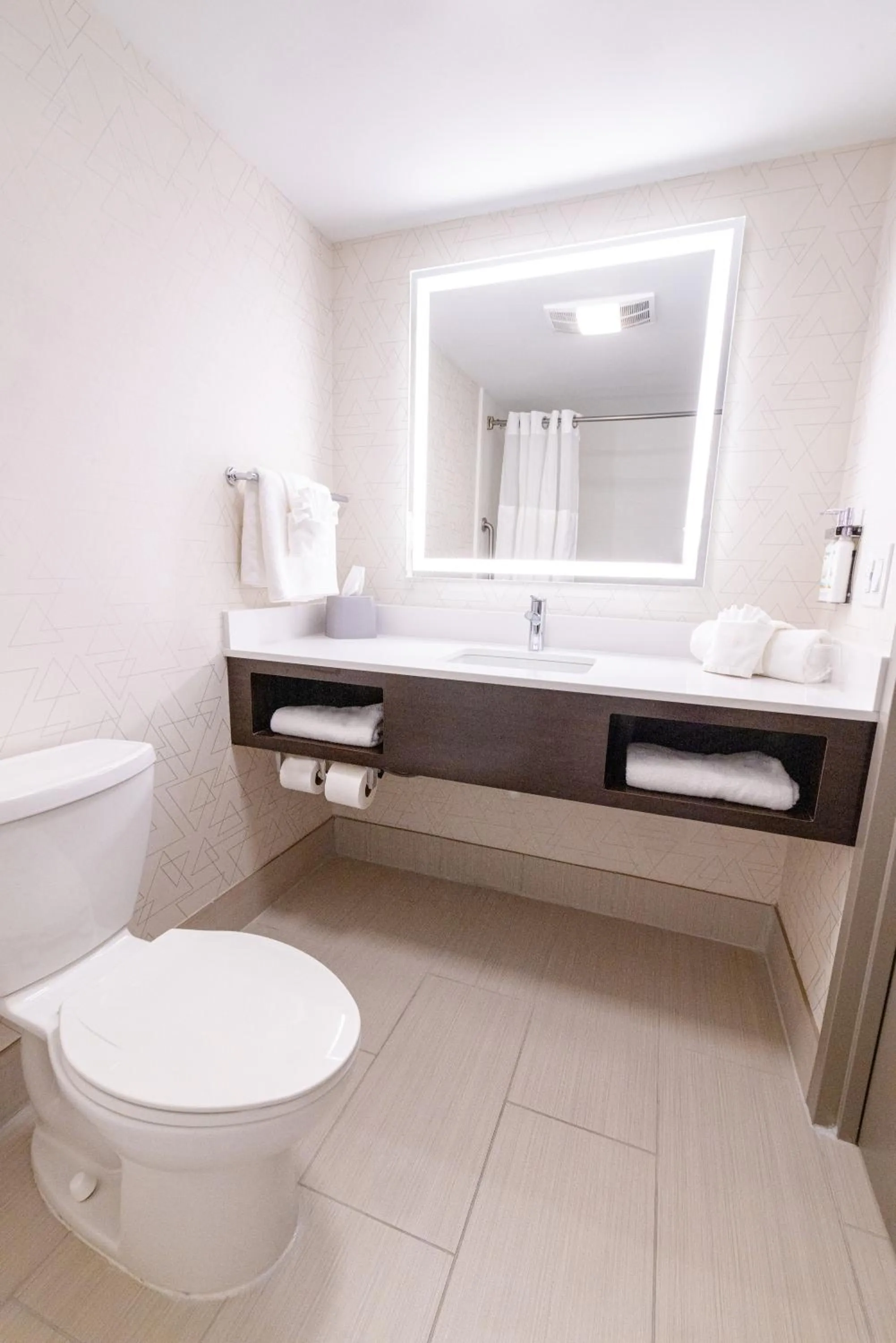 Bathroom in Holiday Inn Express - Neptune by IHG