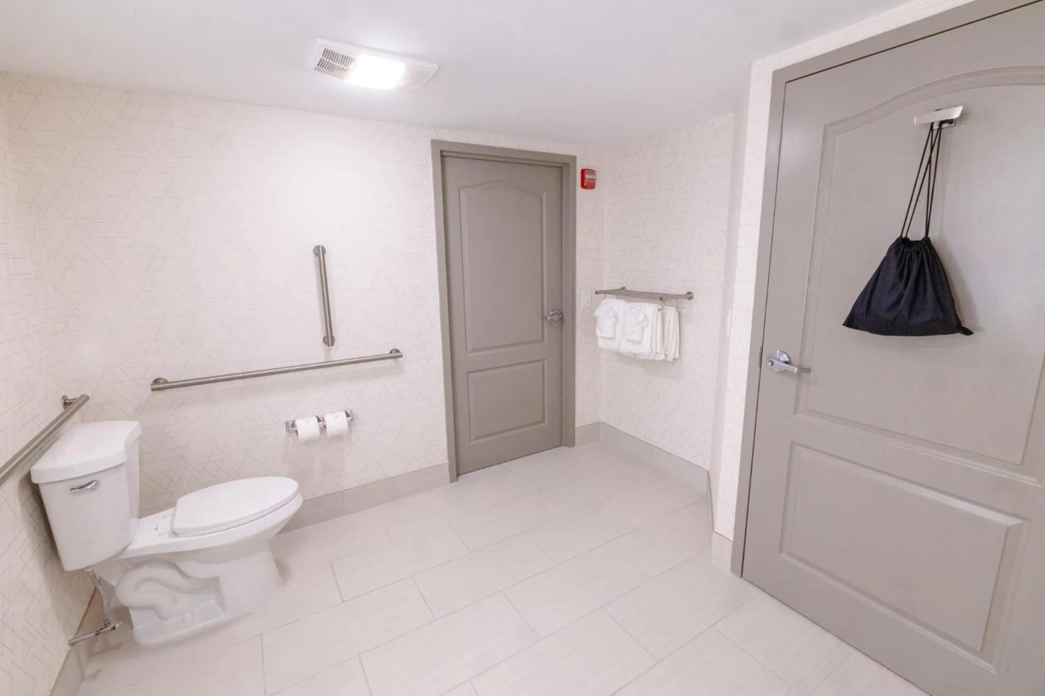 Photo of the whole room in Holiday Inn Express - Neptune by IHG