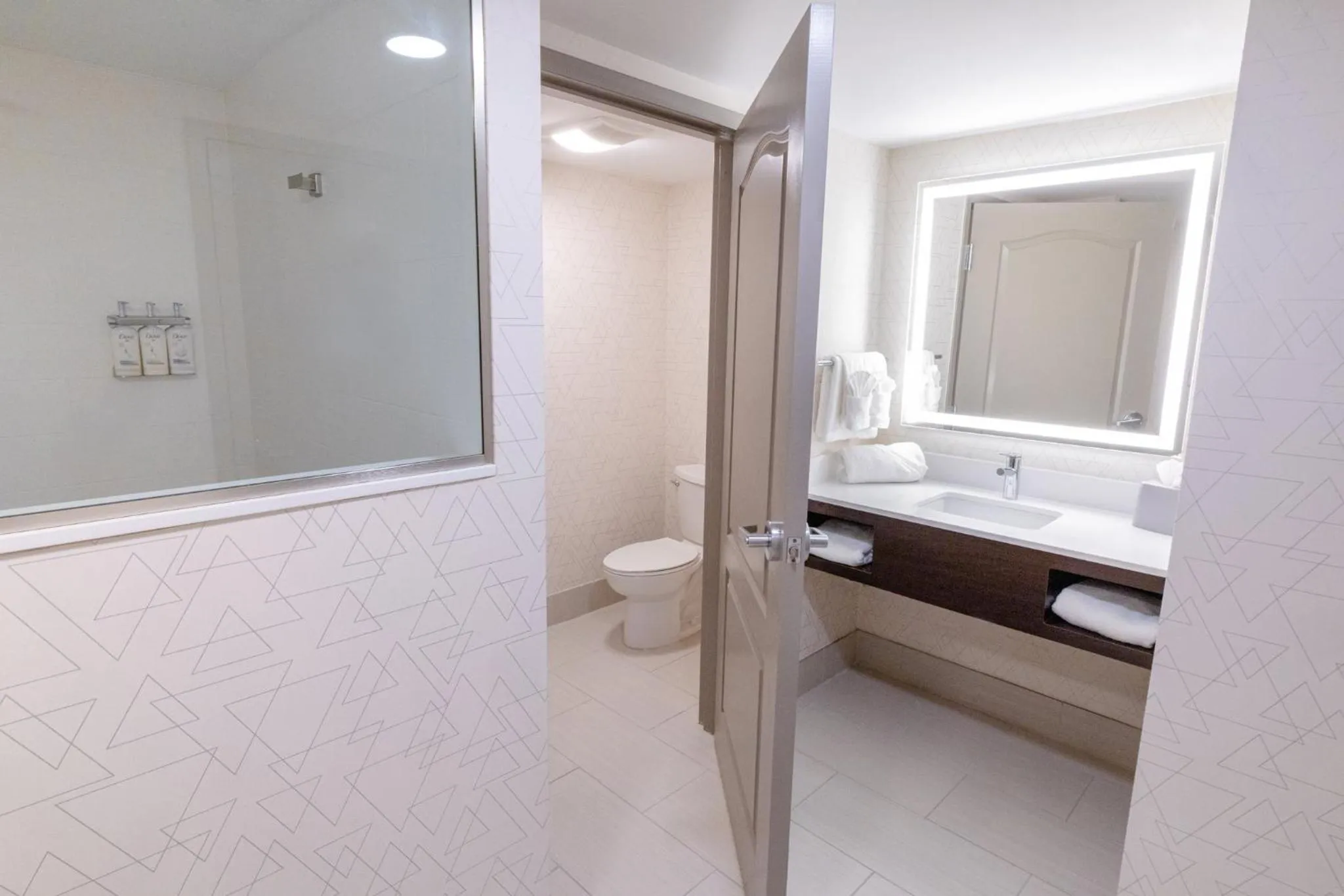 Bathroom in Holiday Inn Express - Neptune by IHG