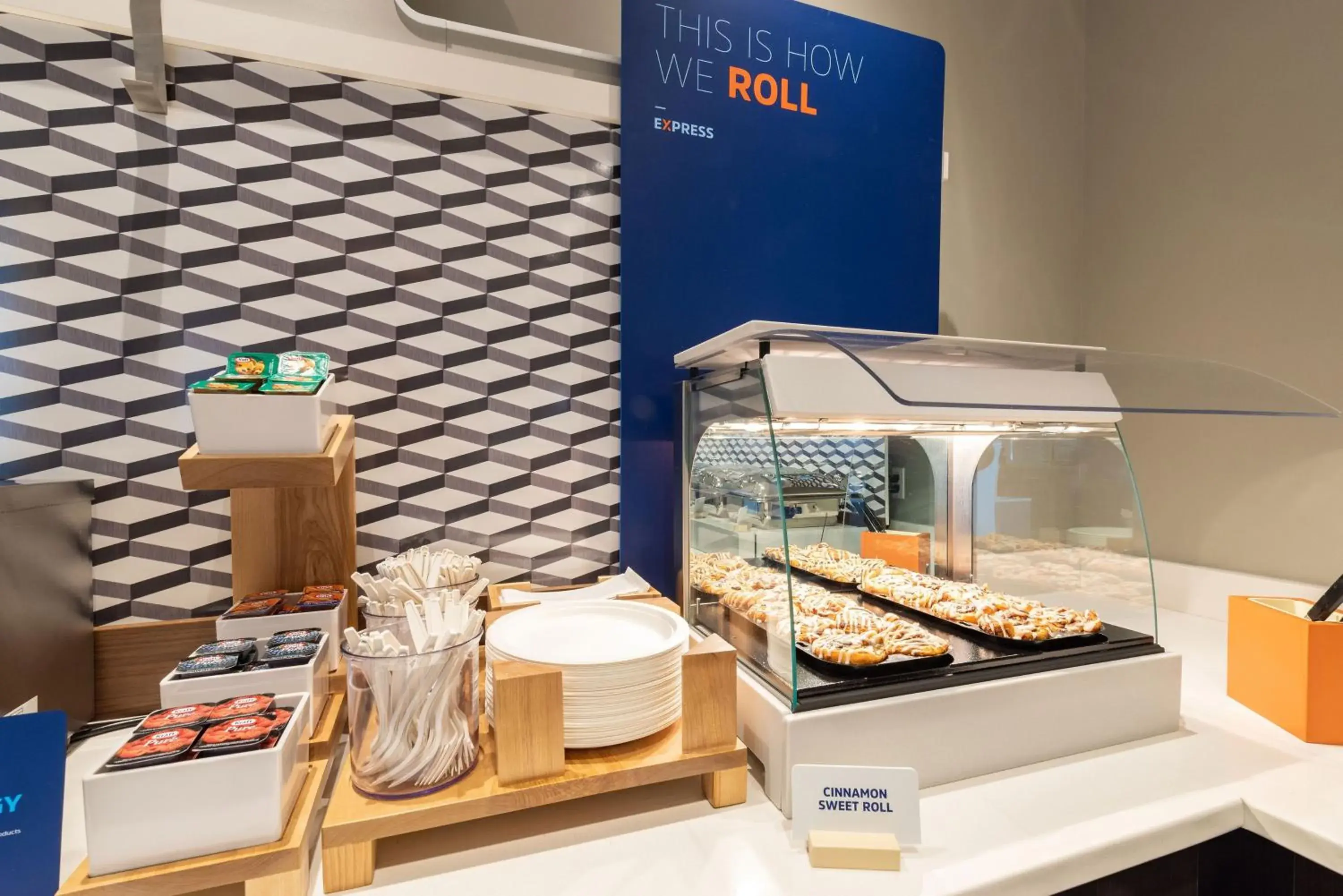 Breakfast in Holiday Inn Express - Neptune by IHG Breakfast in Holiday Inn Express - Neptune by IHG
