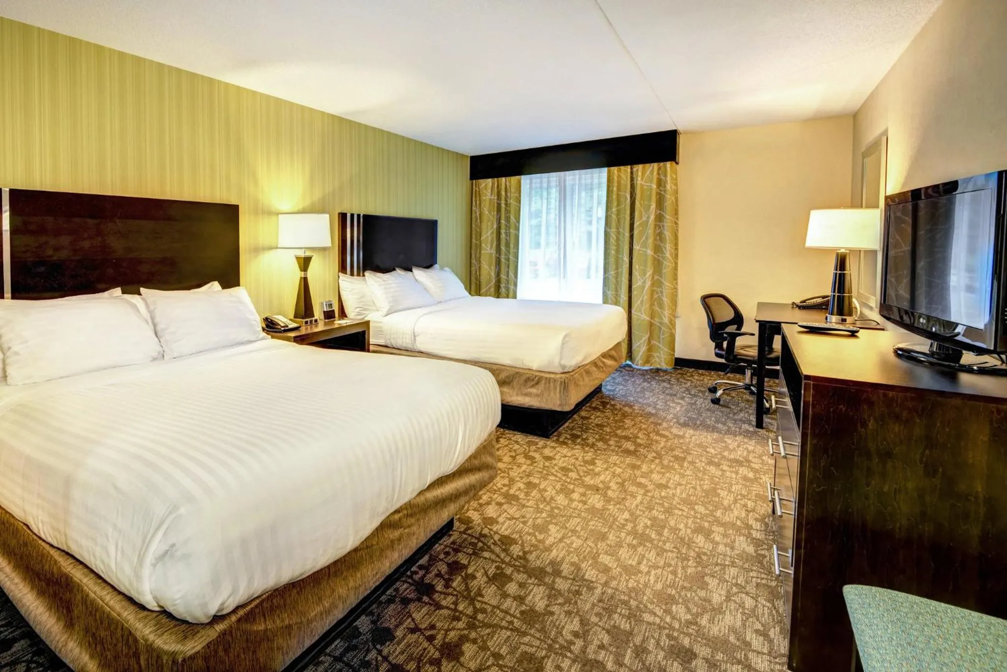 Photo of the whole room, Bed in Holiday Inn Express - Neptune by IHG