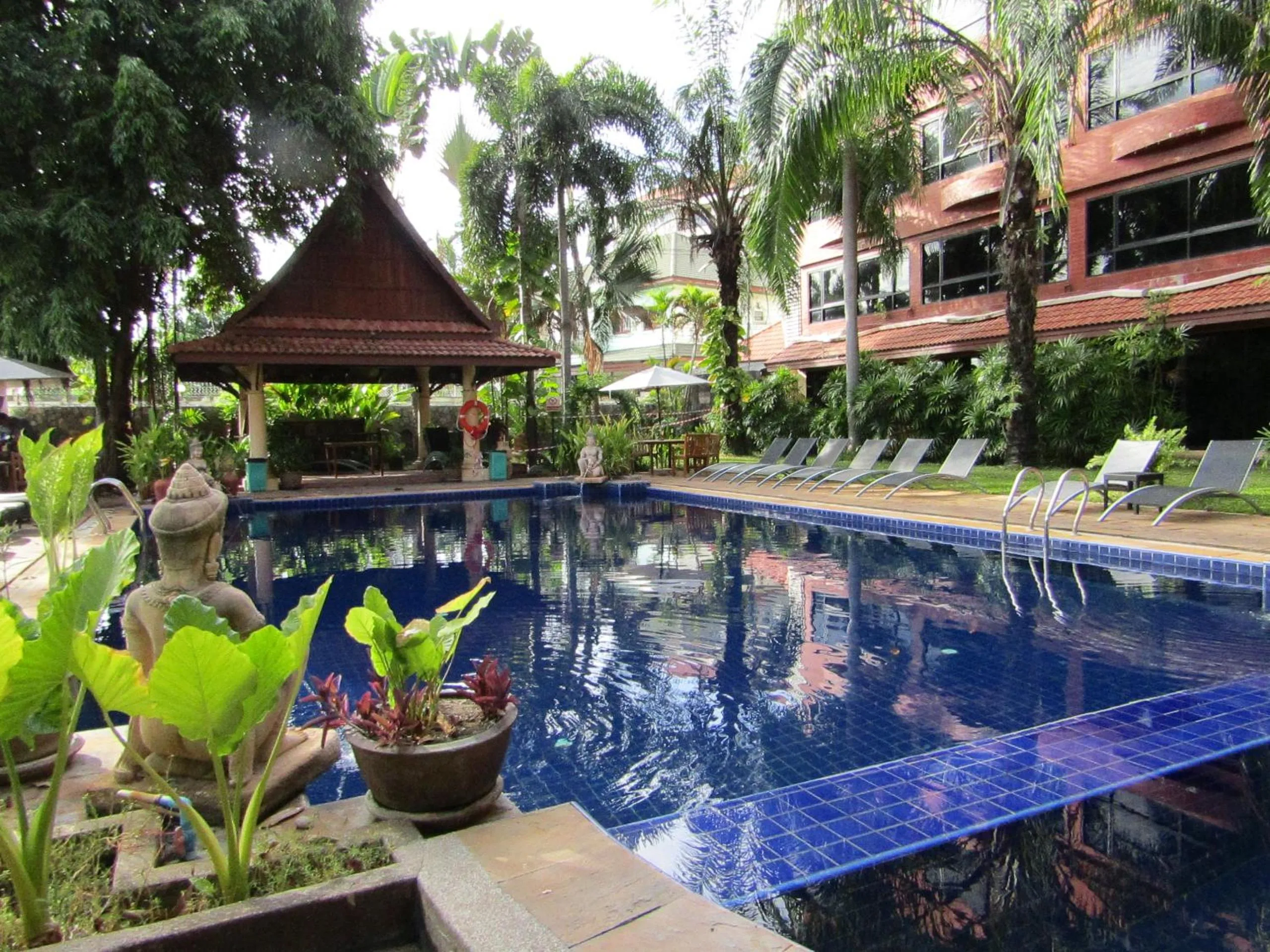 Swimming pool in Nova Park Hotel Pattaya