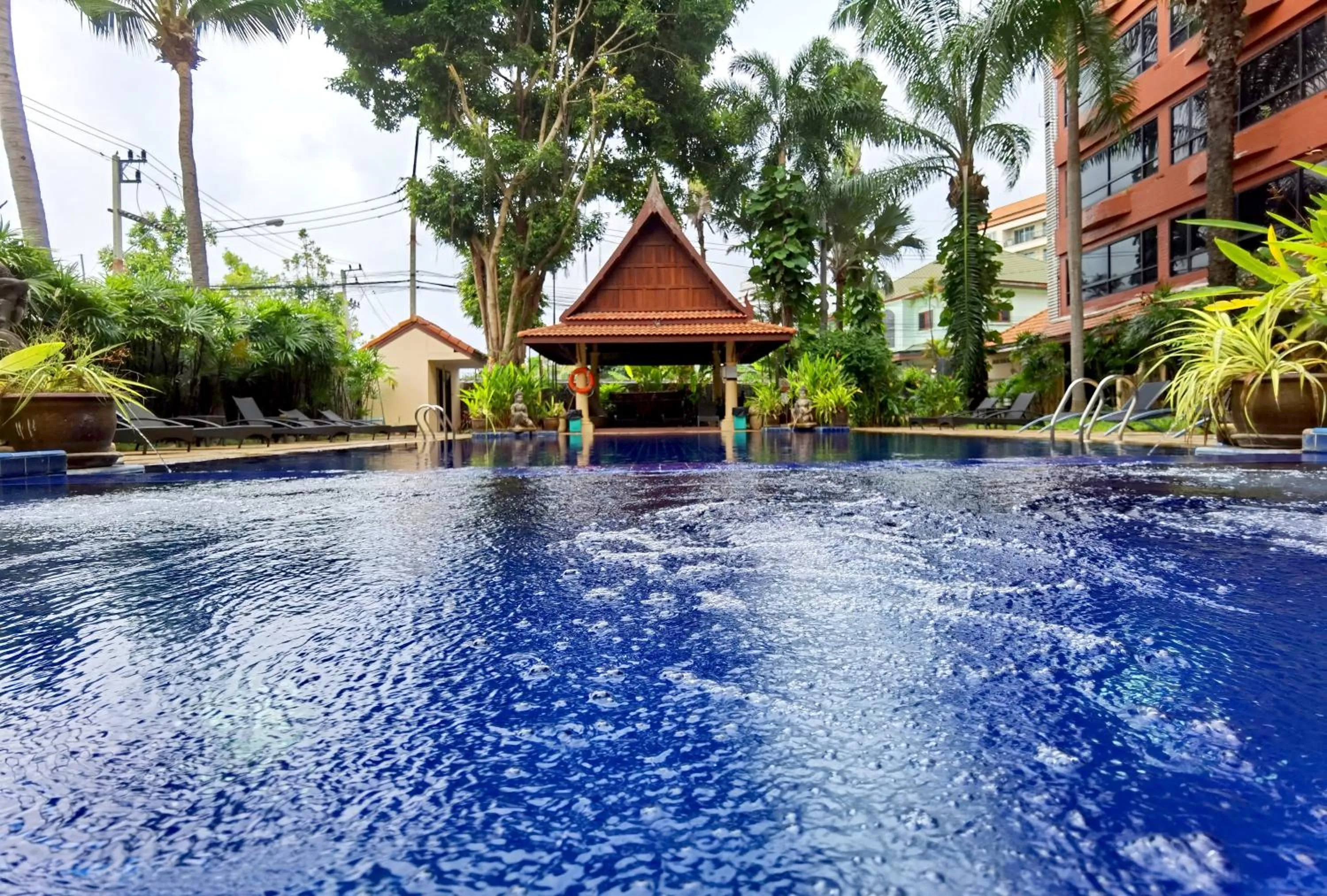 Swimming pool in Nova Park Hotel Pattaya