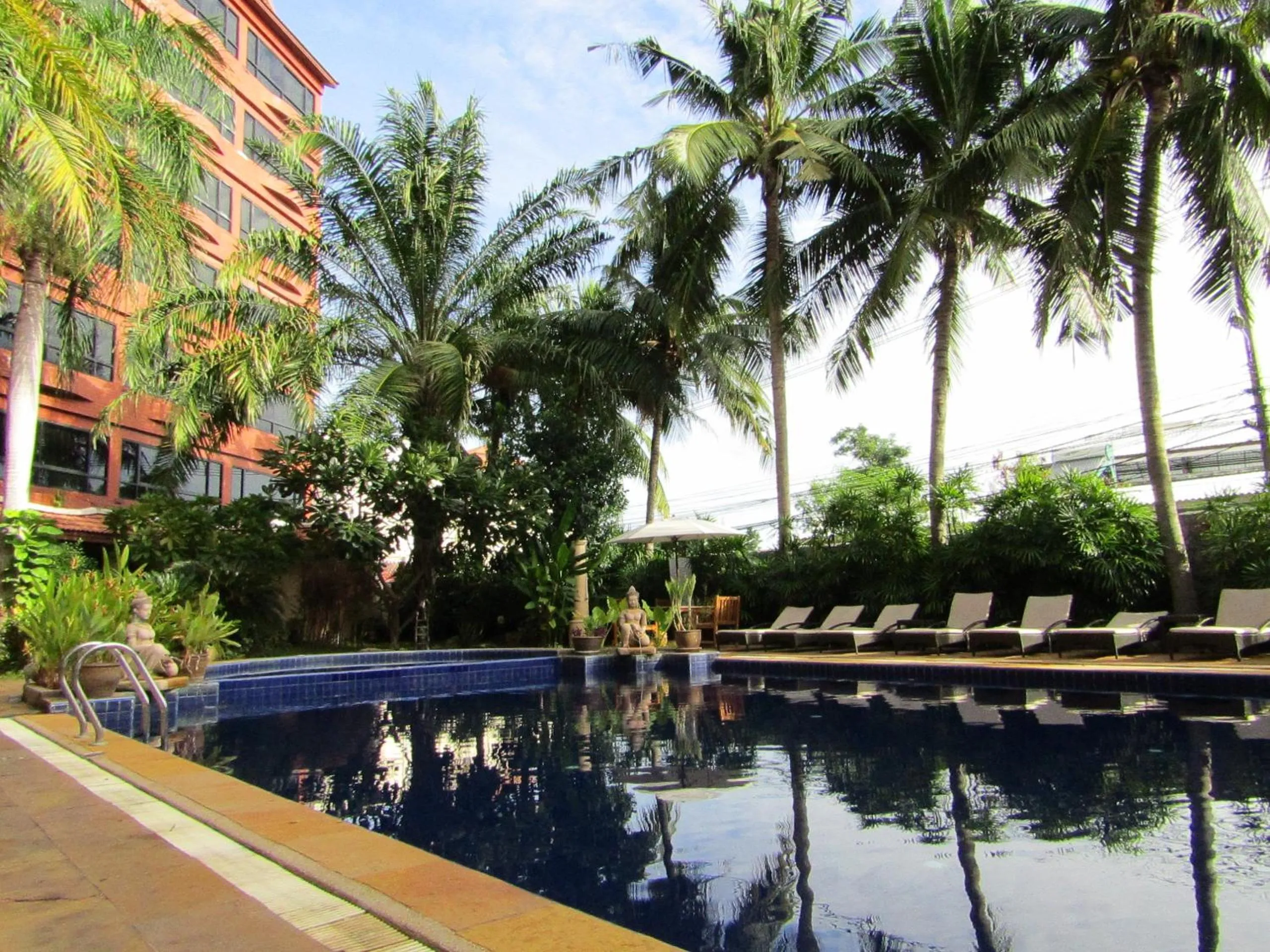 Swimming pool in Nova Park Hotel Pattaya