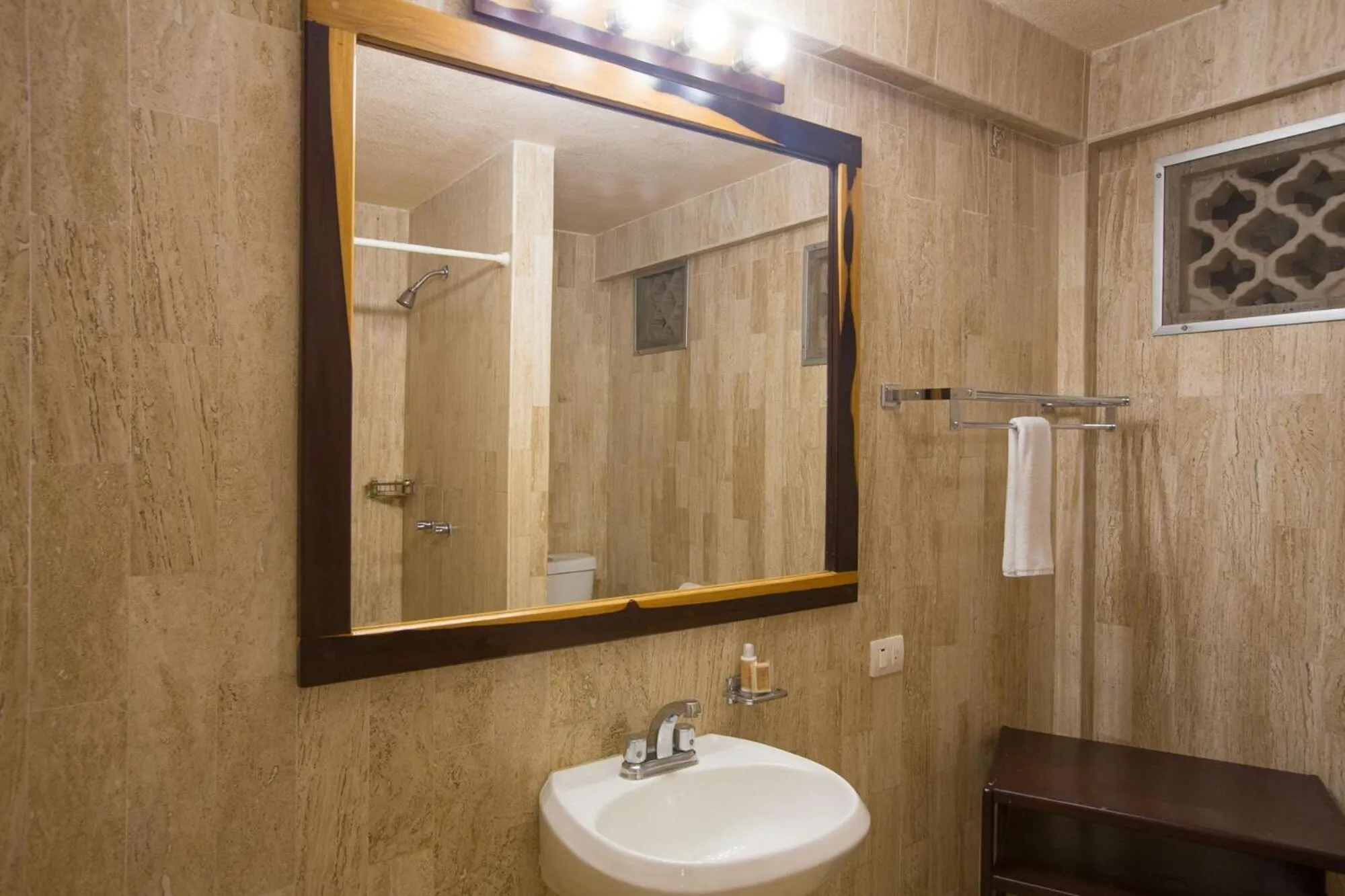 Shower in "5th Av" Sol del Caribe Apart Hotel