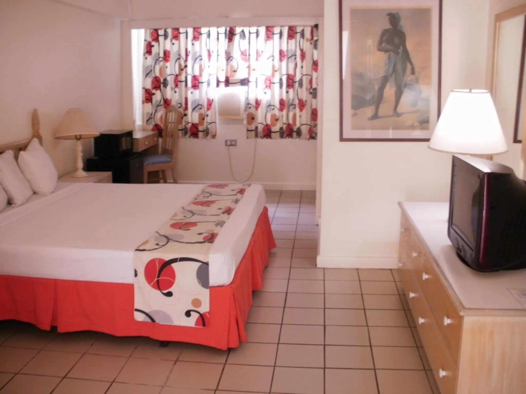 Photo of the whole room, Bed in Pineapple Court Hotel