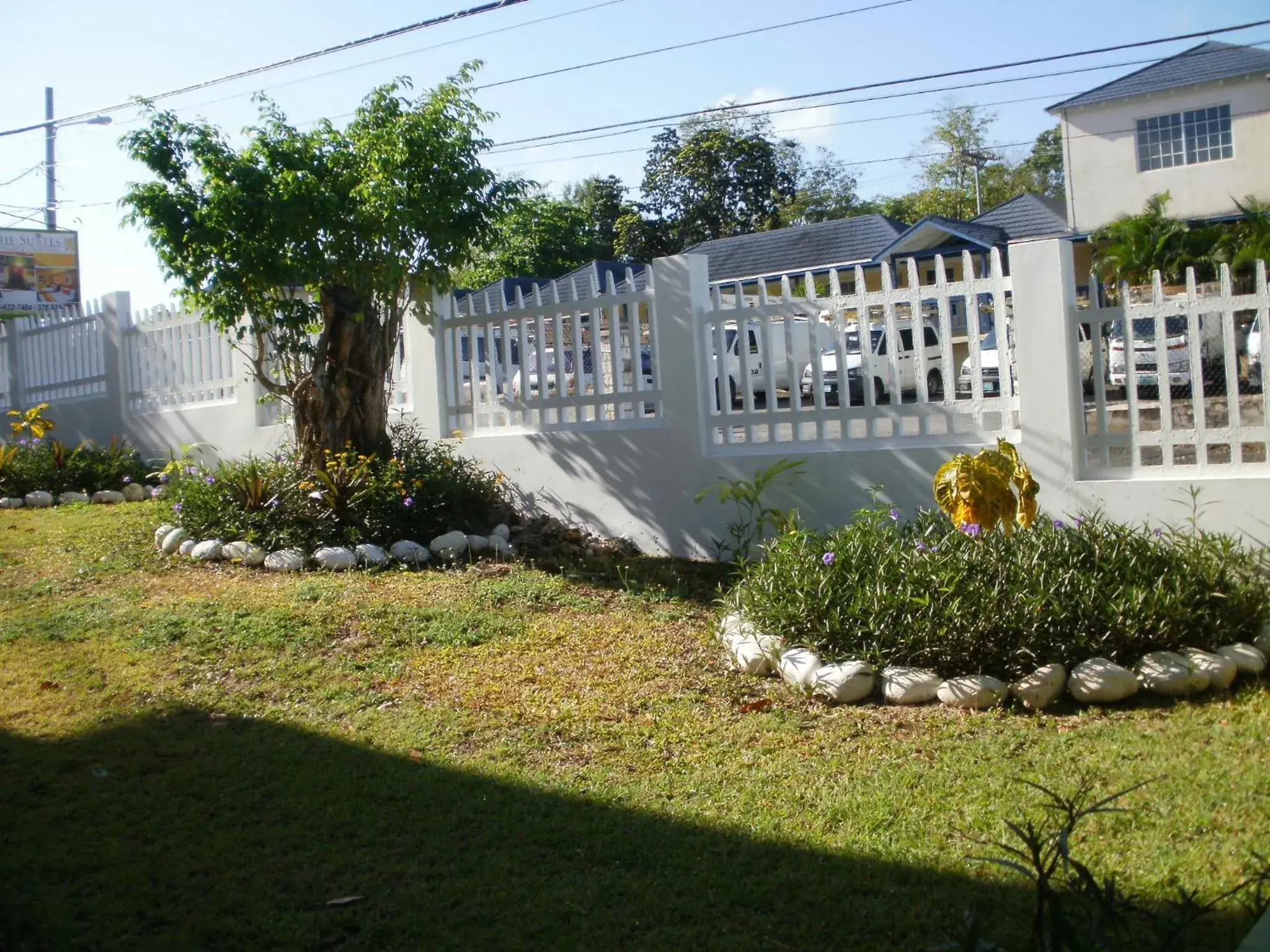 Facade/entrance in Pineapple Court Hotel Facade/entrance in Pineapple Court Hotel