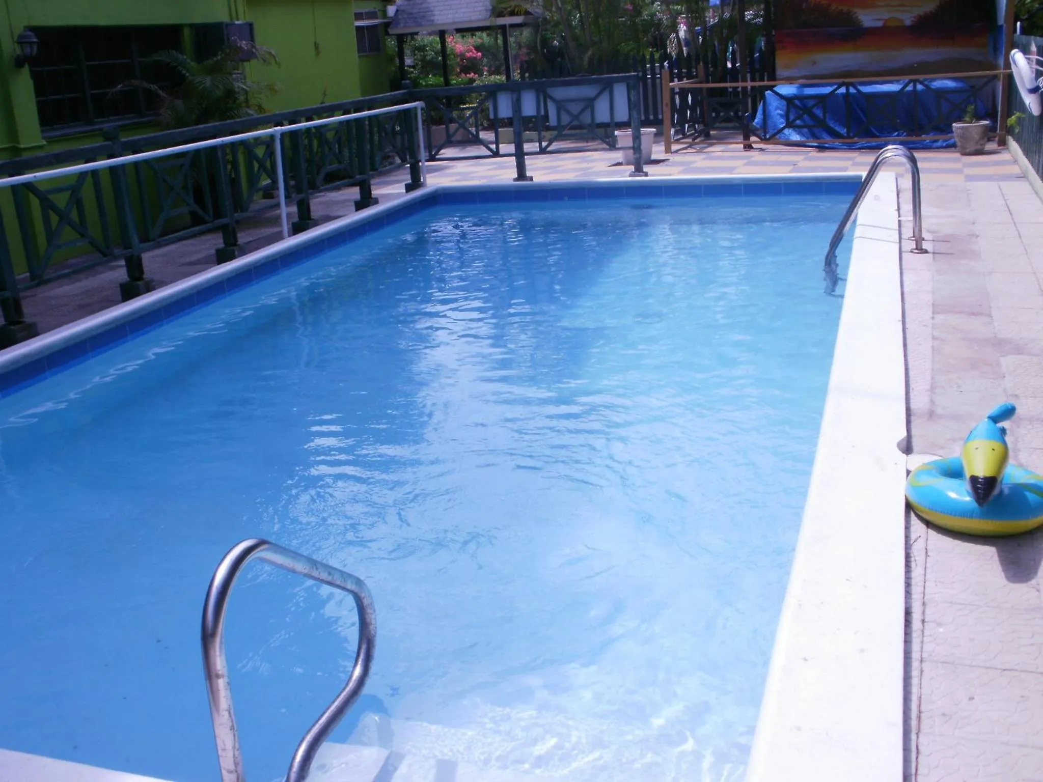 Swimming pool in Pineapple Court Hotel