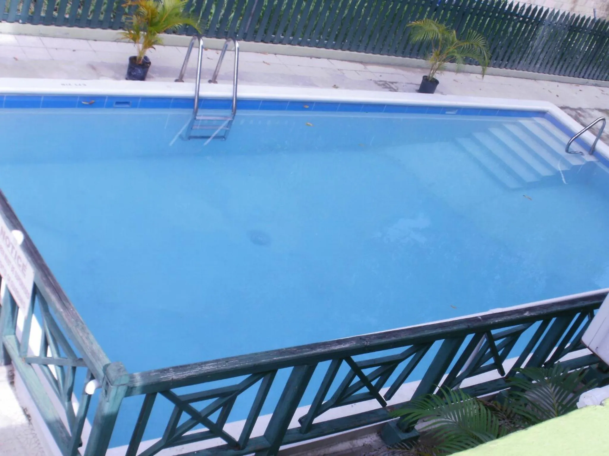 Swimming pool in Pineapple Court Hotel