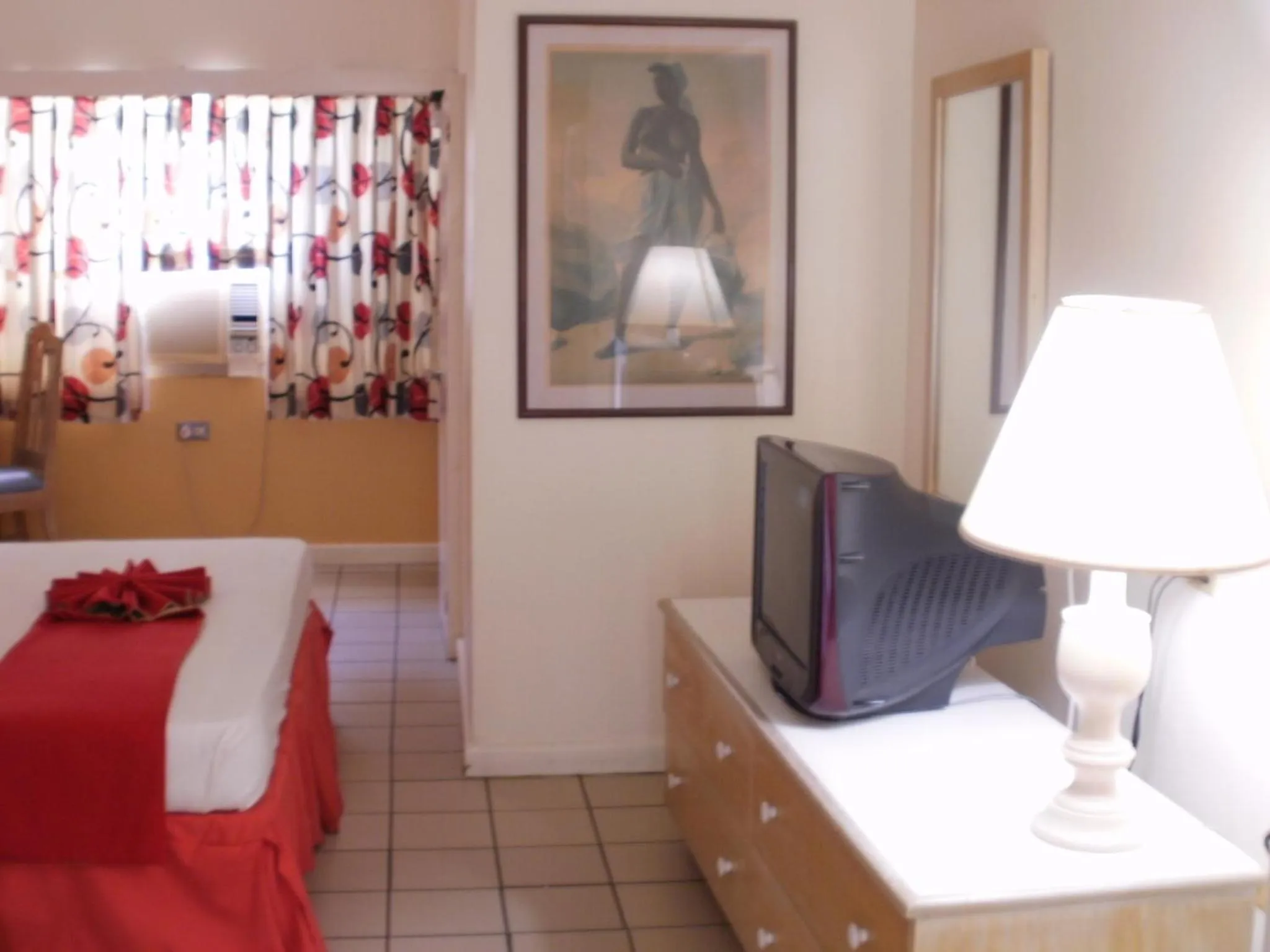 Decorative detail, Bed in Pineapple Court Hotel