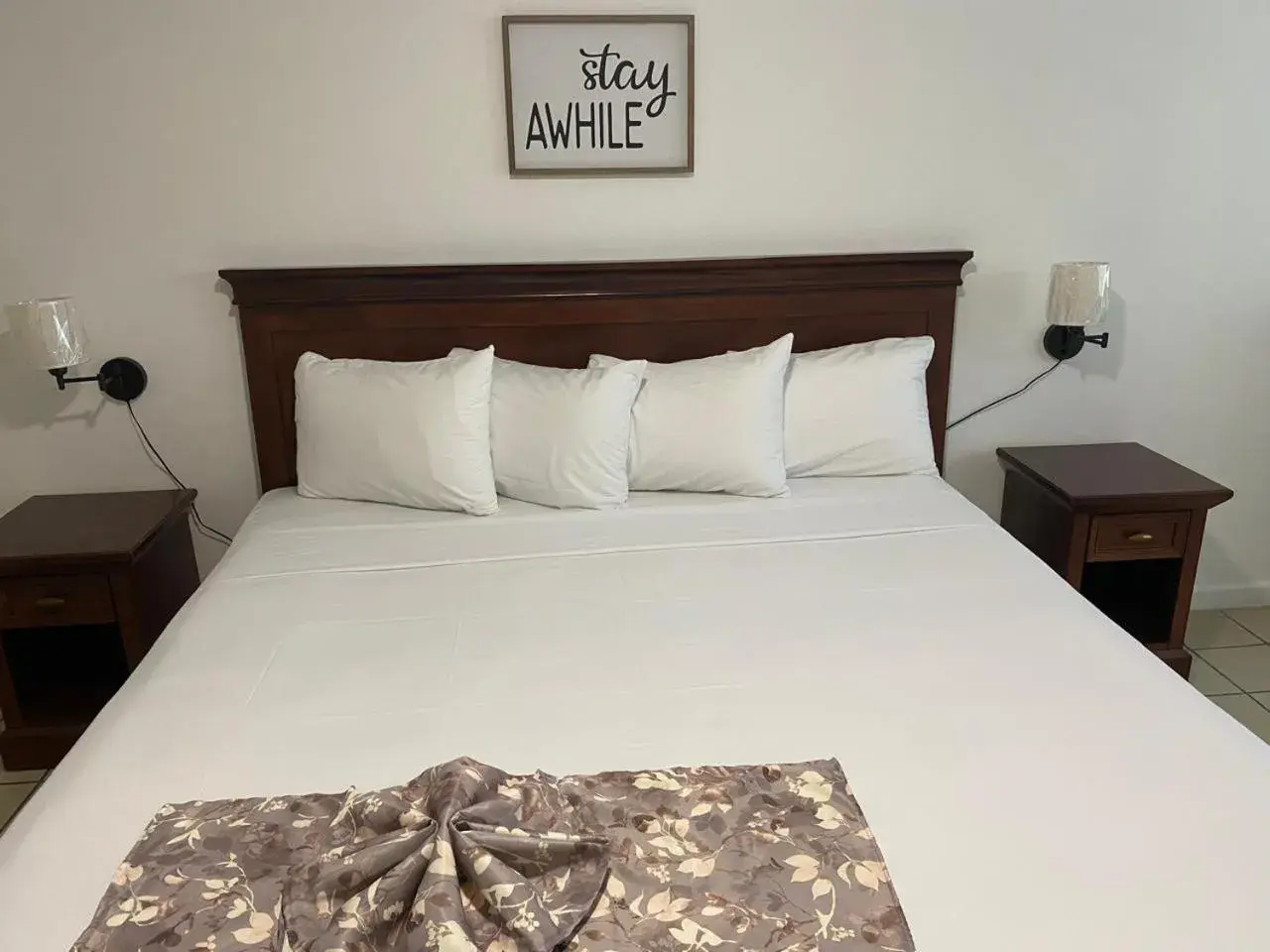 Deluxe Queen Room in Pineapple Court Hotel Deluxe Queen Room in Pineapple Court Hotel