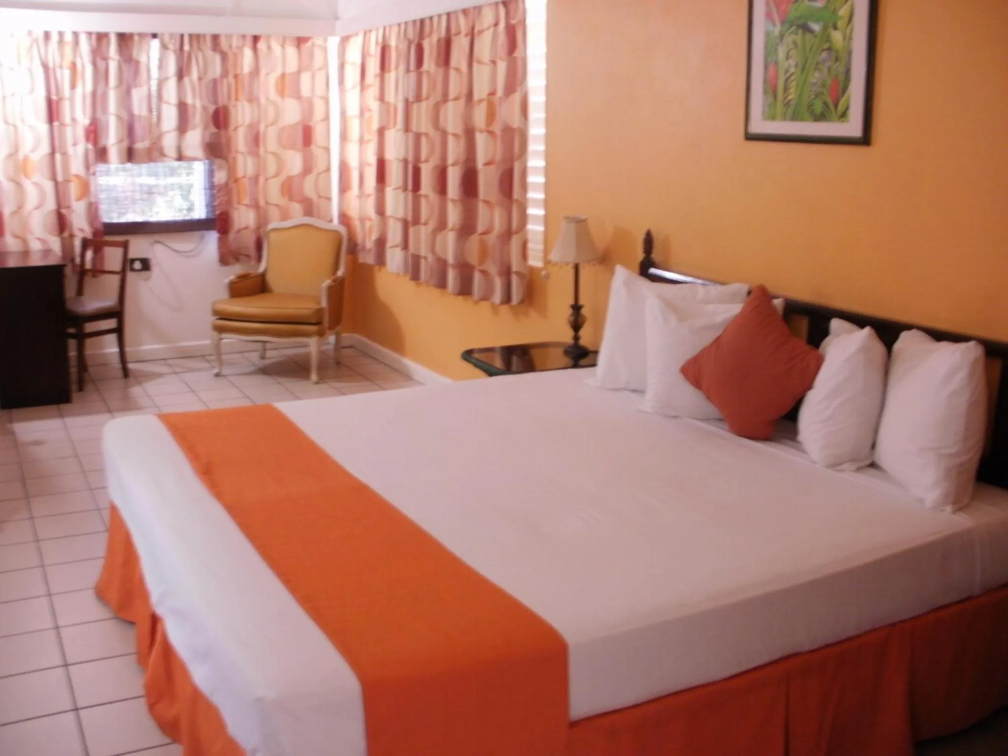 Photo of the whole room, Bed in Pineapple Court Hotel