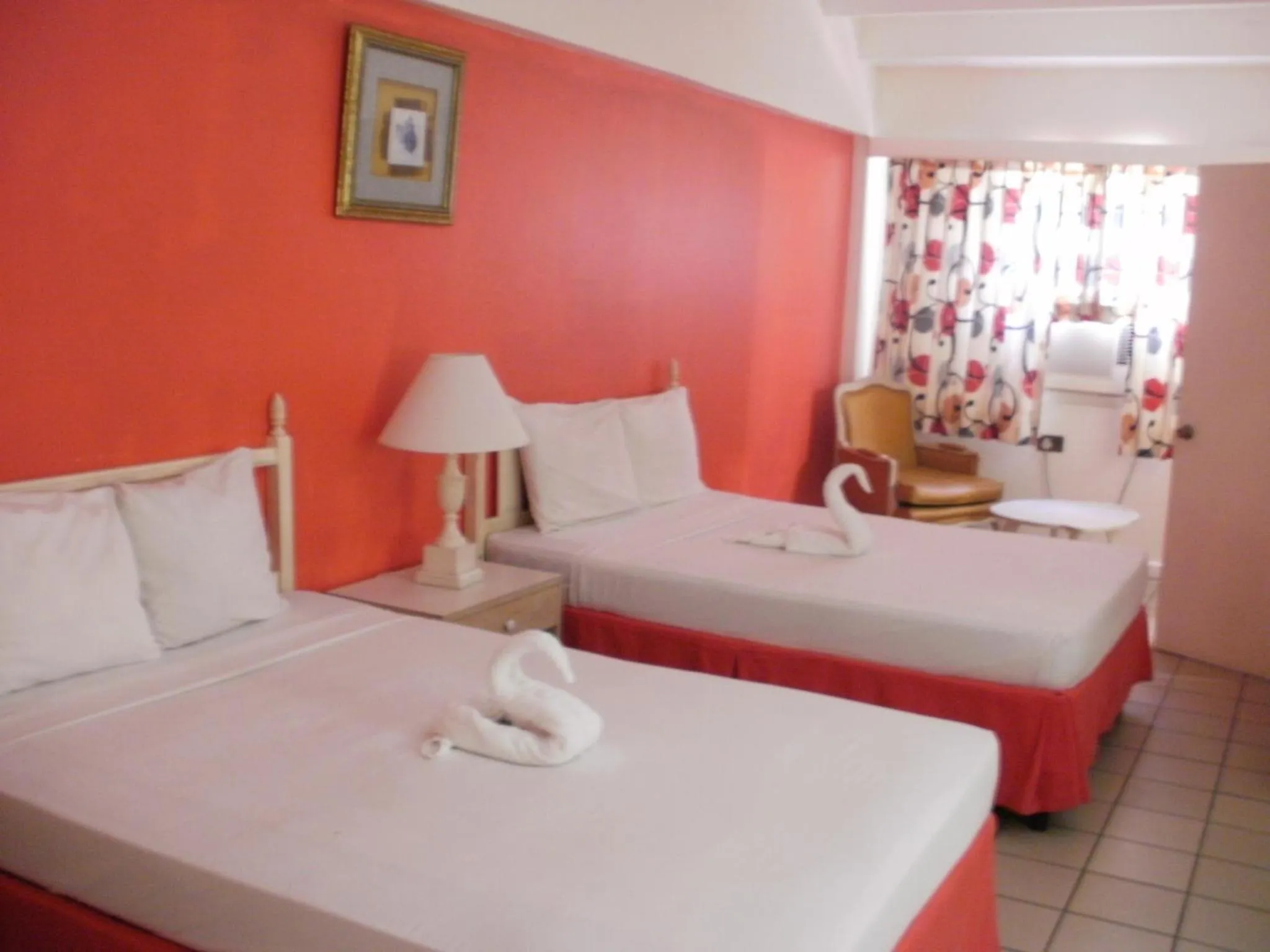 Photo of the whole room, Bed in Pineapple Court Hotel