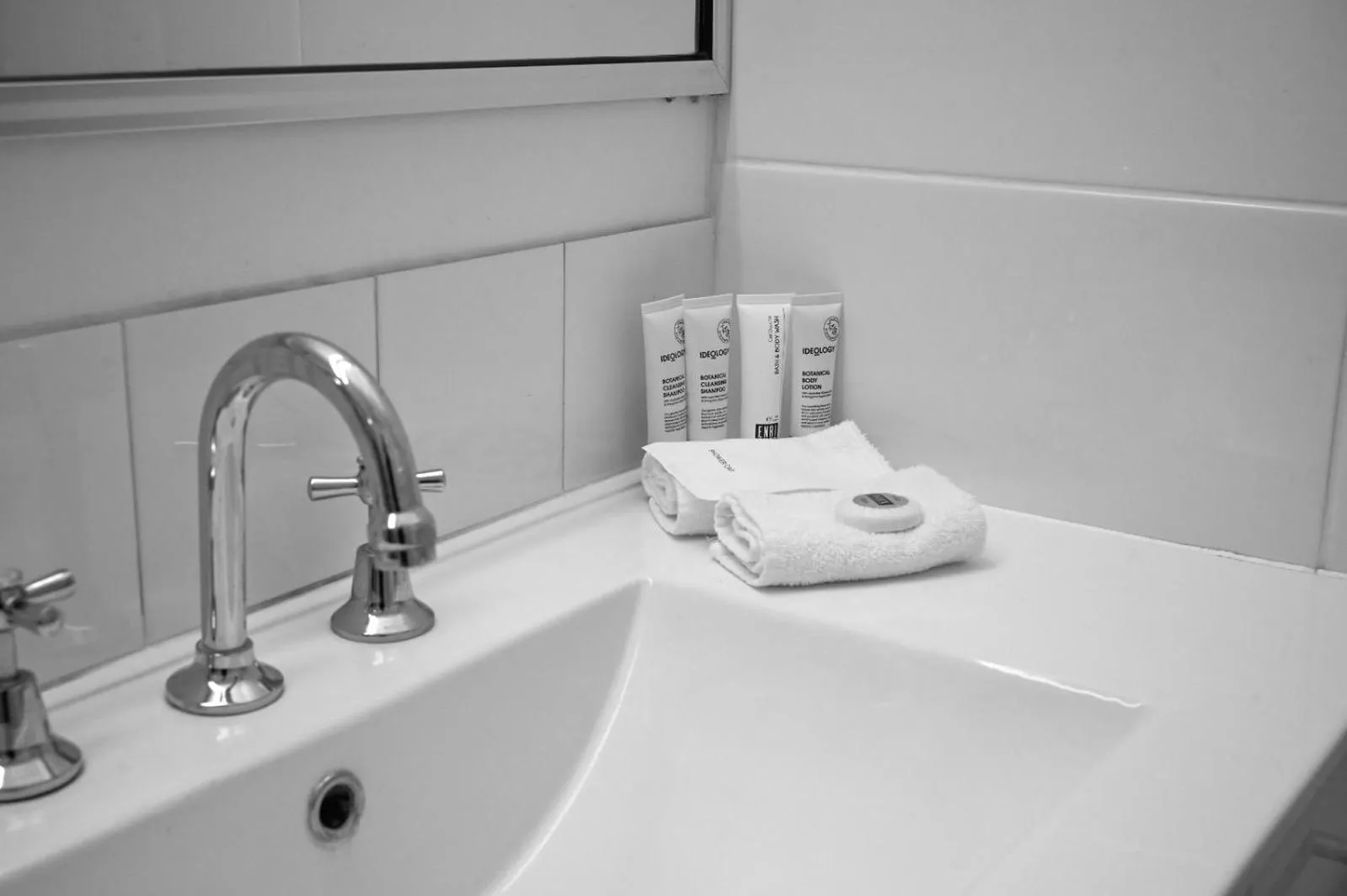 Holbrook Town Centre Motor Inn