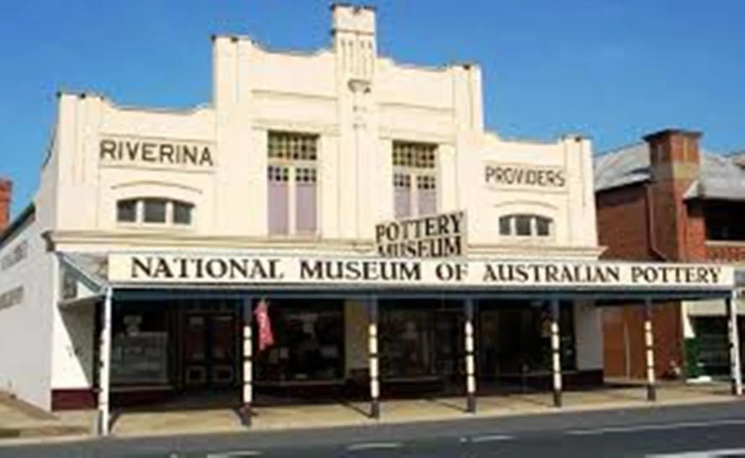 Holbrook Town Centre Motor Inn