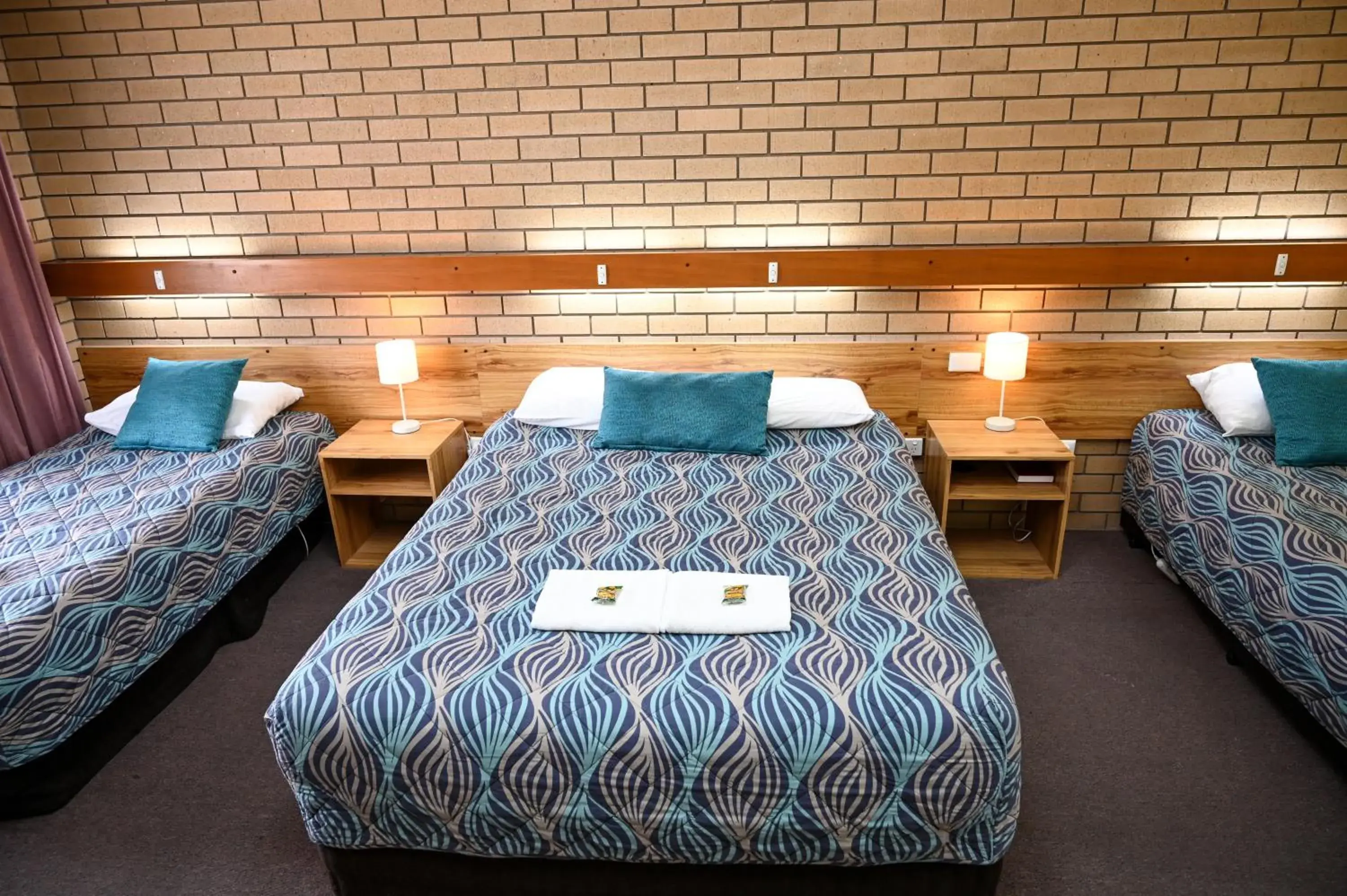 Large Family Room in Holbrook Town Centre Motor Inn Large Family Room in Holbrook Town Centre Motor Inn