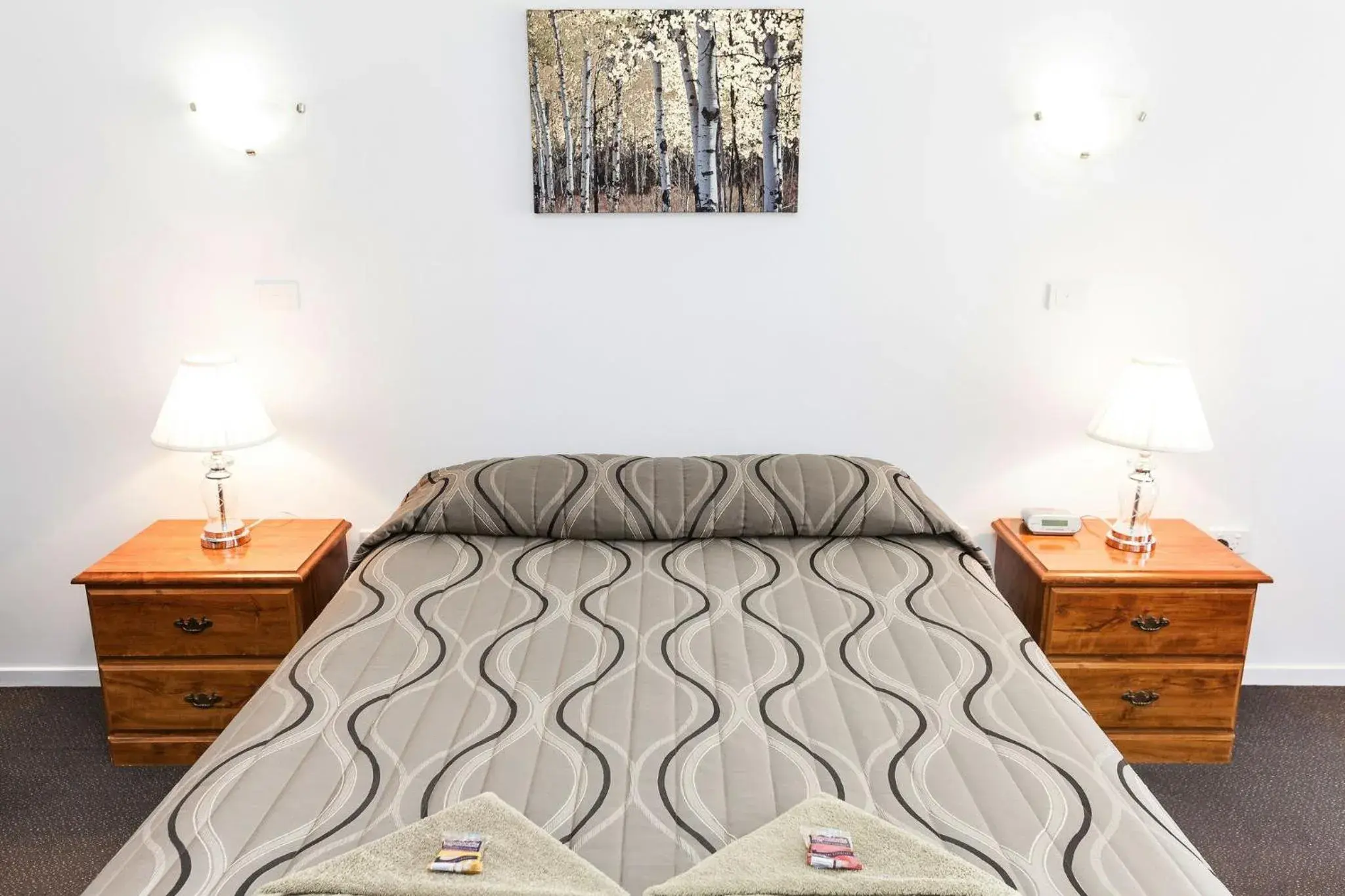 Bed in Holbrook Town Centre Motor Inn Bed in Holbrook Town Centre Motor Inn