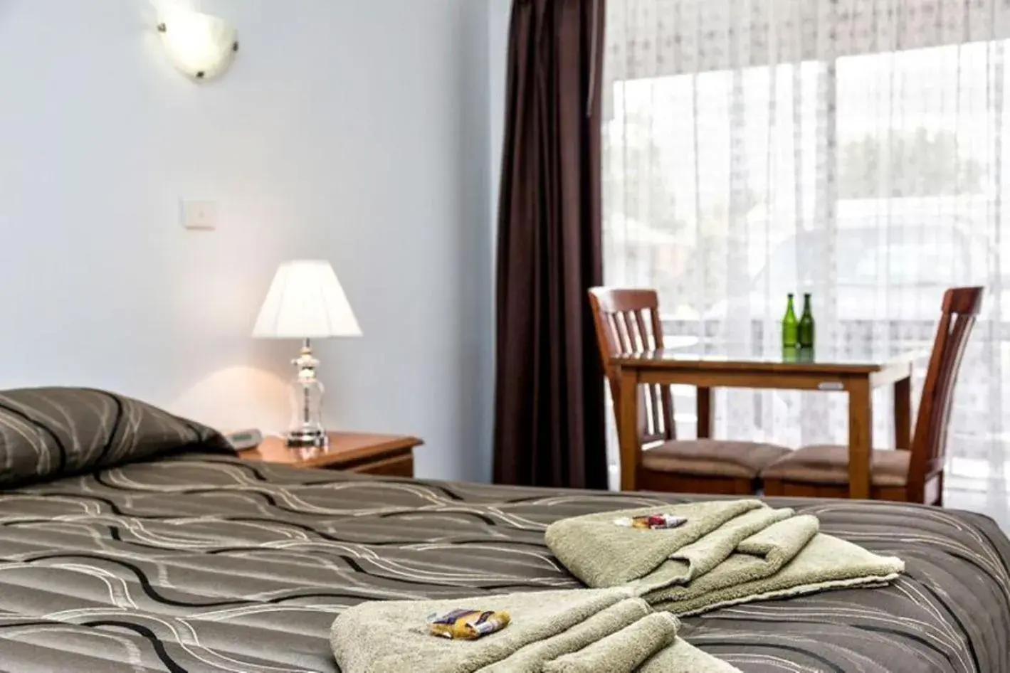 Bed in Holbrook Town Centre Motor Inn Bed in Holbrook Town Centre Motor Inn