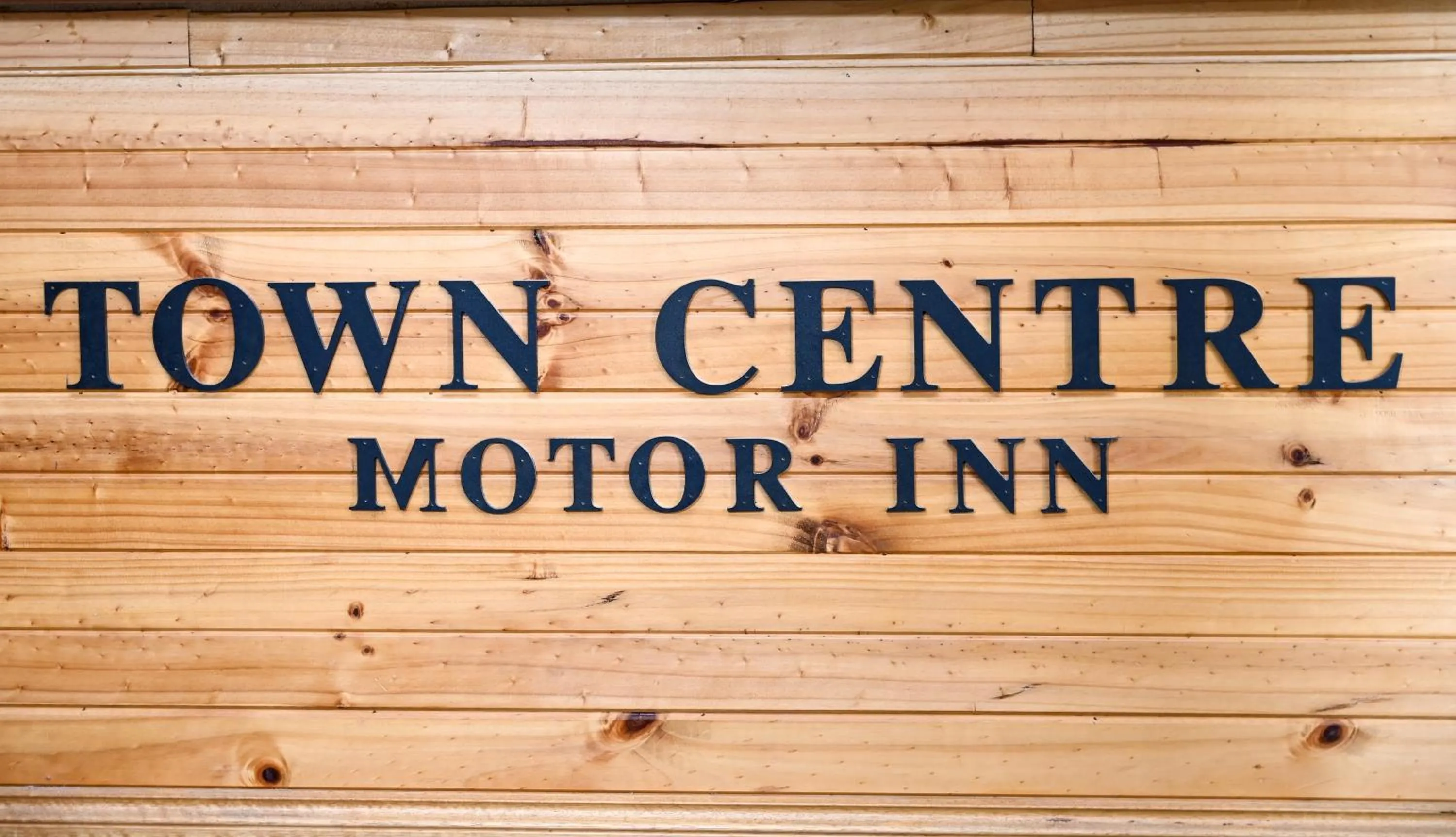 Holbrook Town Centre Motor Inn