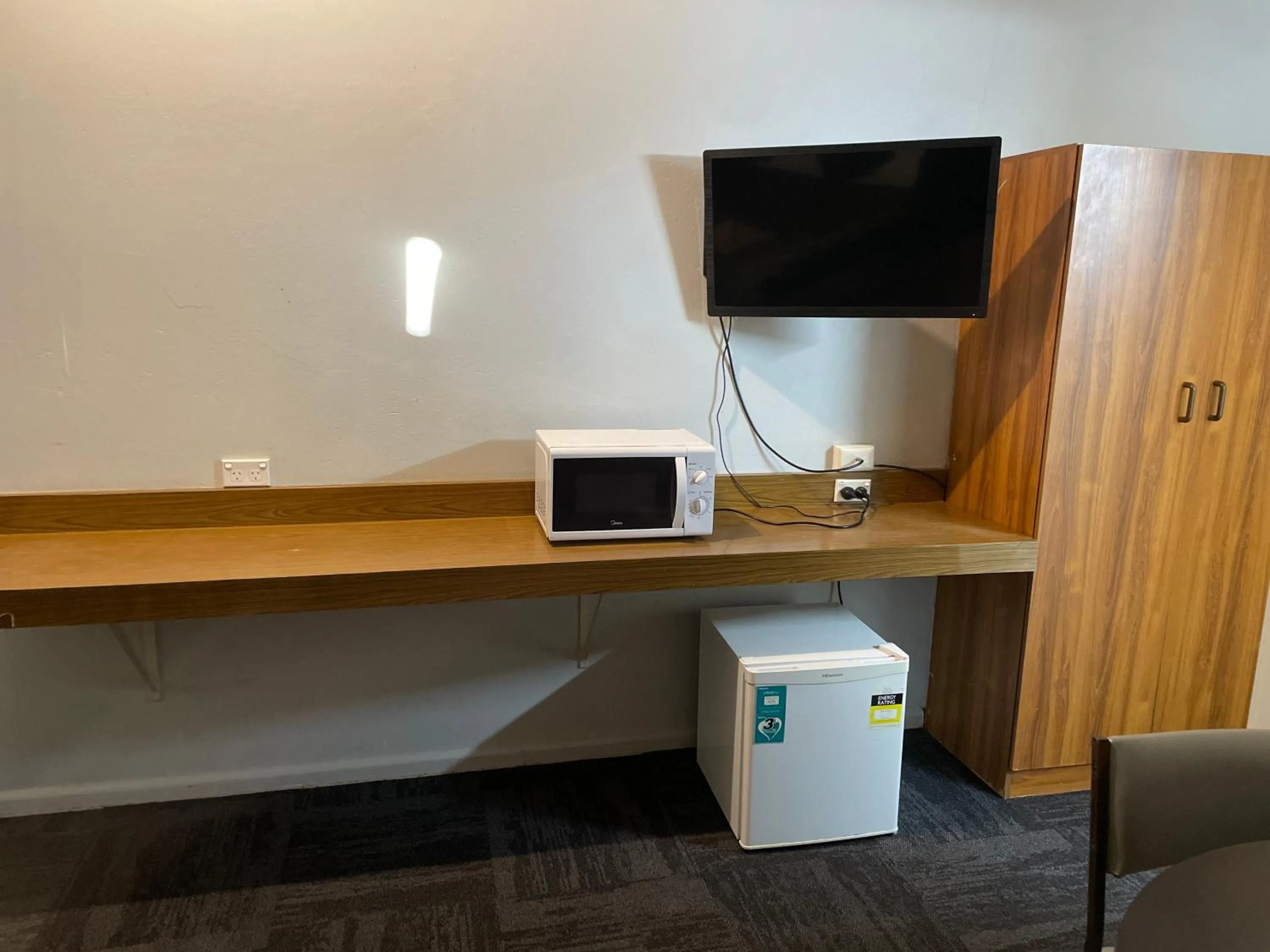 County Lodge Motor Inn