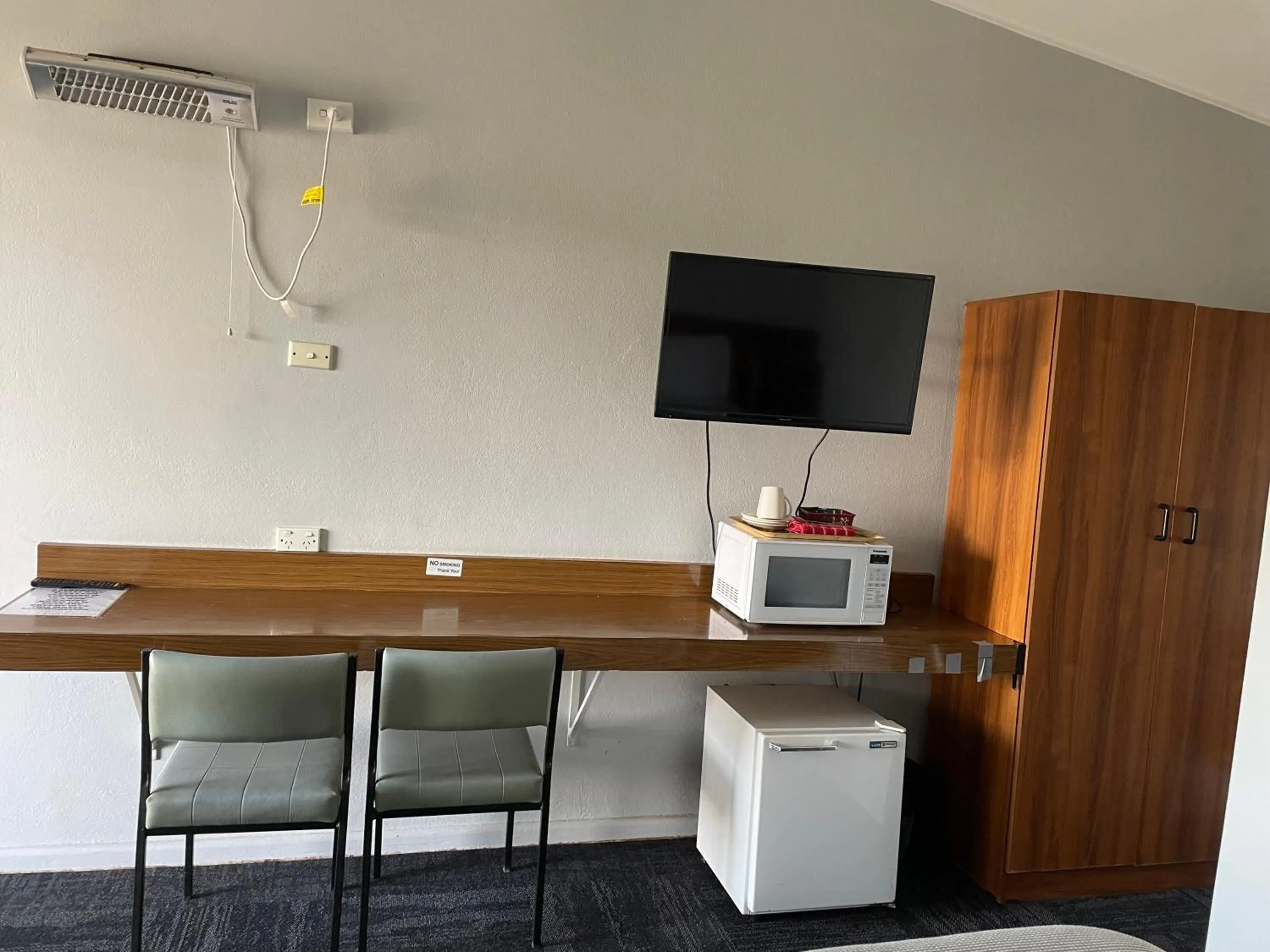 County Lodge Motor Inn