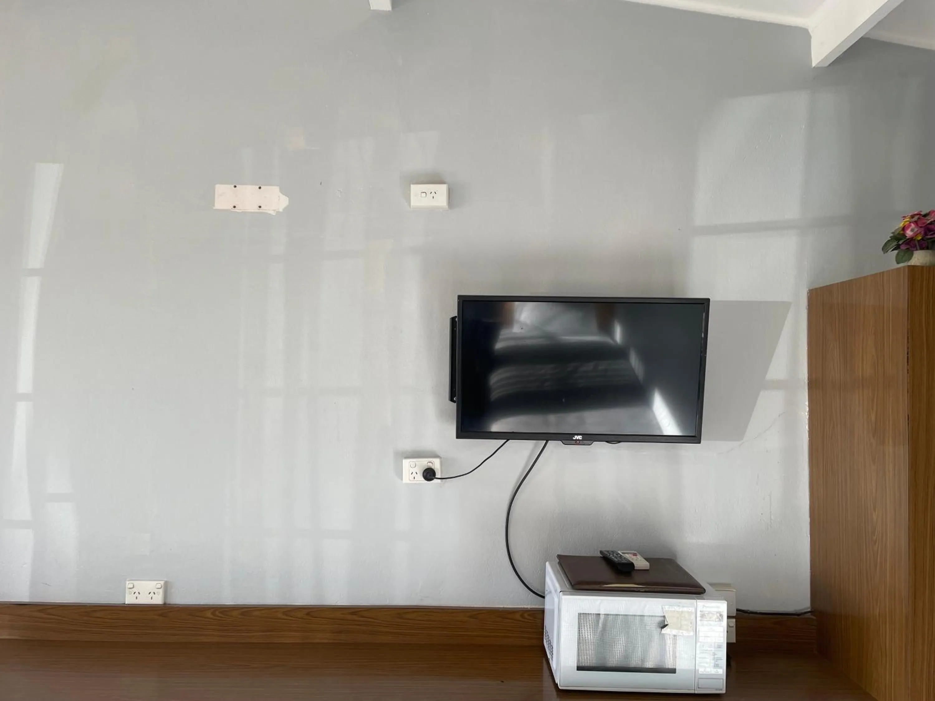 County Lodge Motor Inn