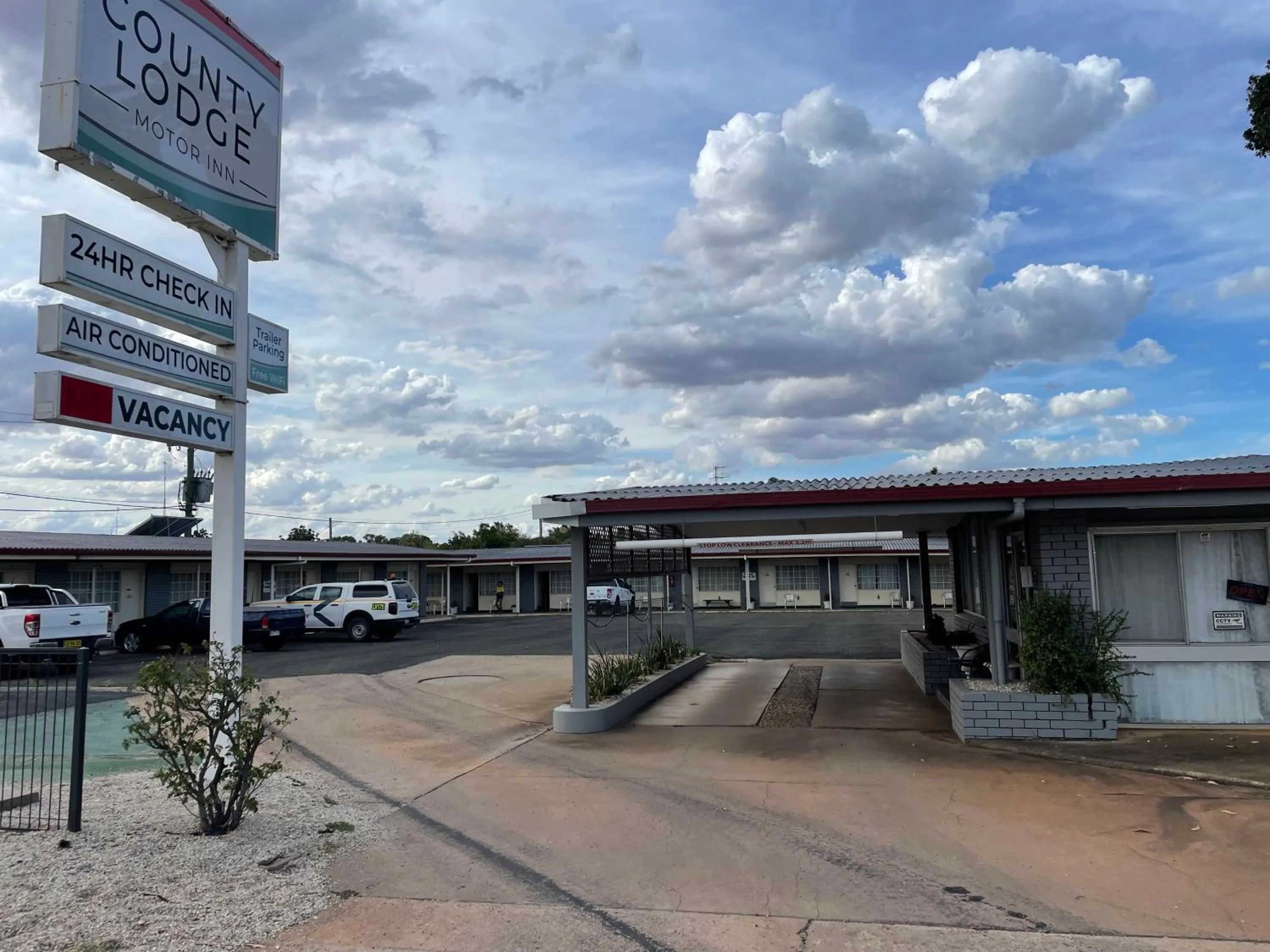 County Lodge Motor Inn