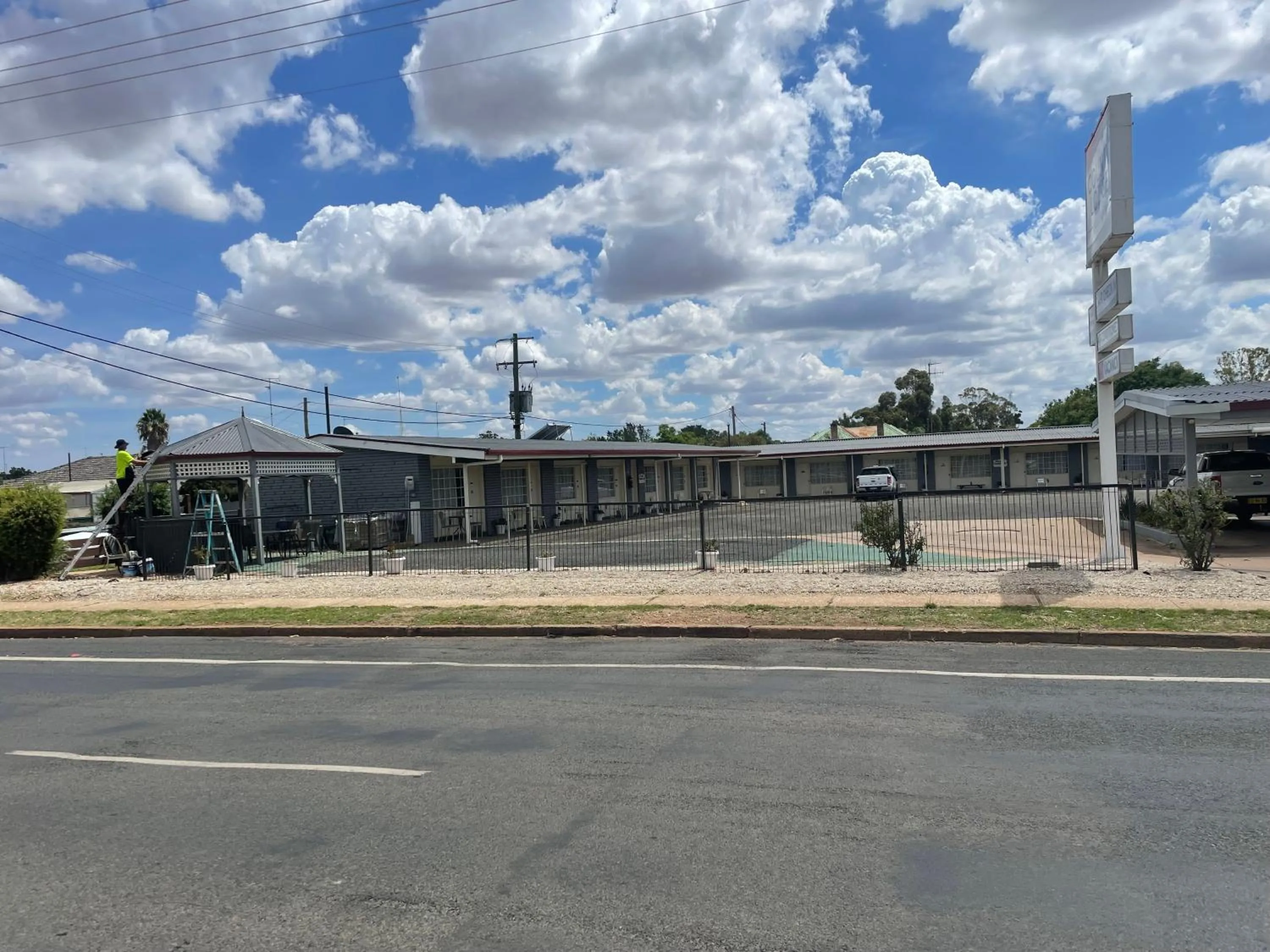 County Lodge Motor Inn