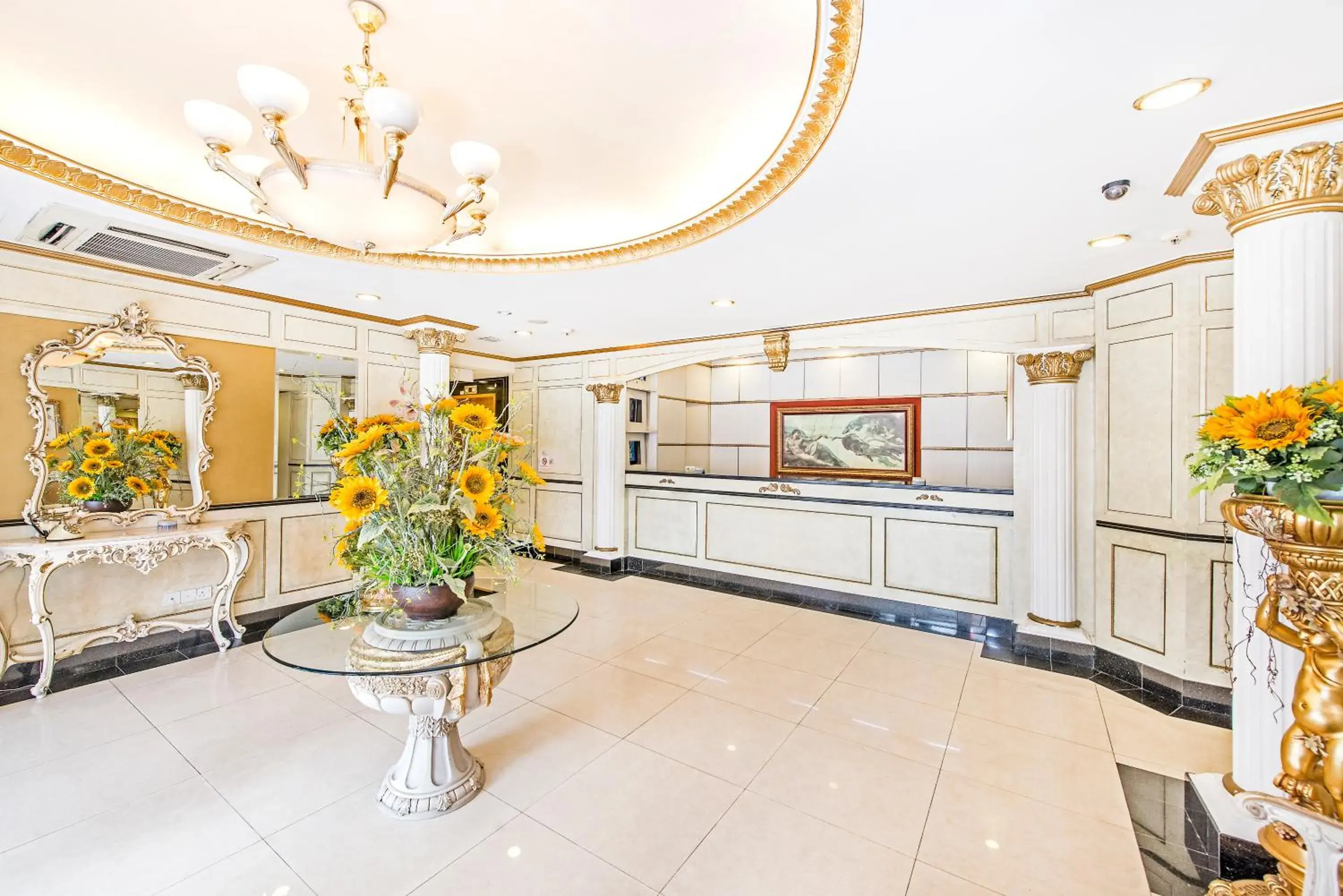 Lobby or reception in Hotel 81 Chinatown Lobby or reception in Hotel 81 Chinatown