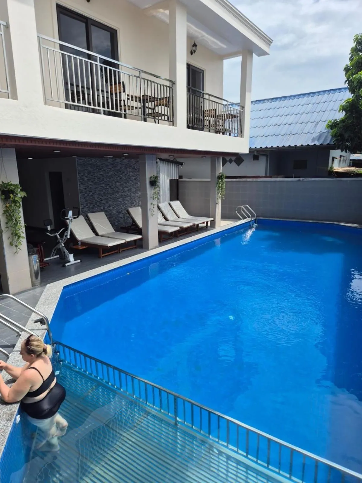 Swimming pool in Hoang Kim Hotel