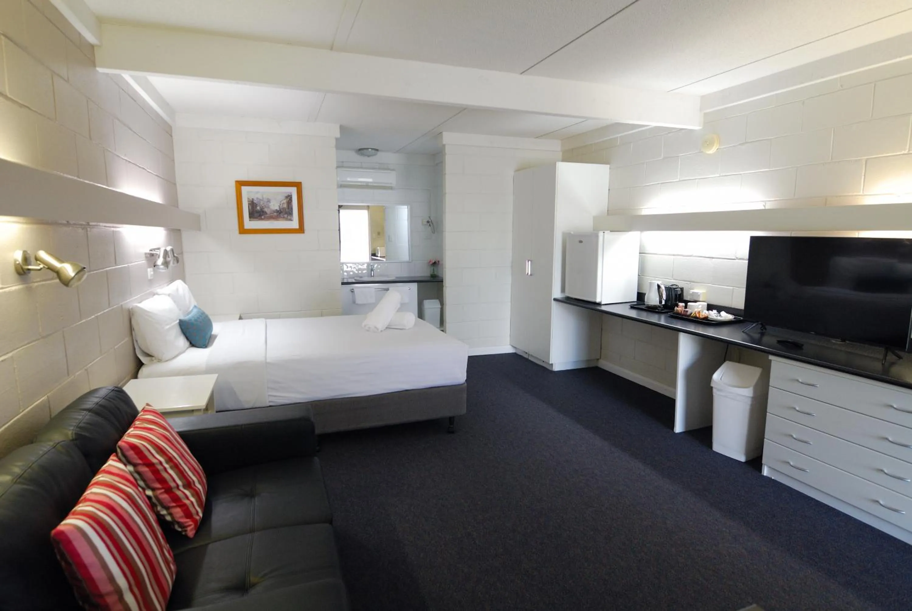 Bed in Mayfair Motel