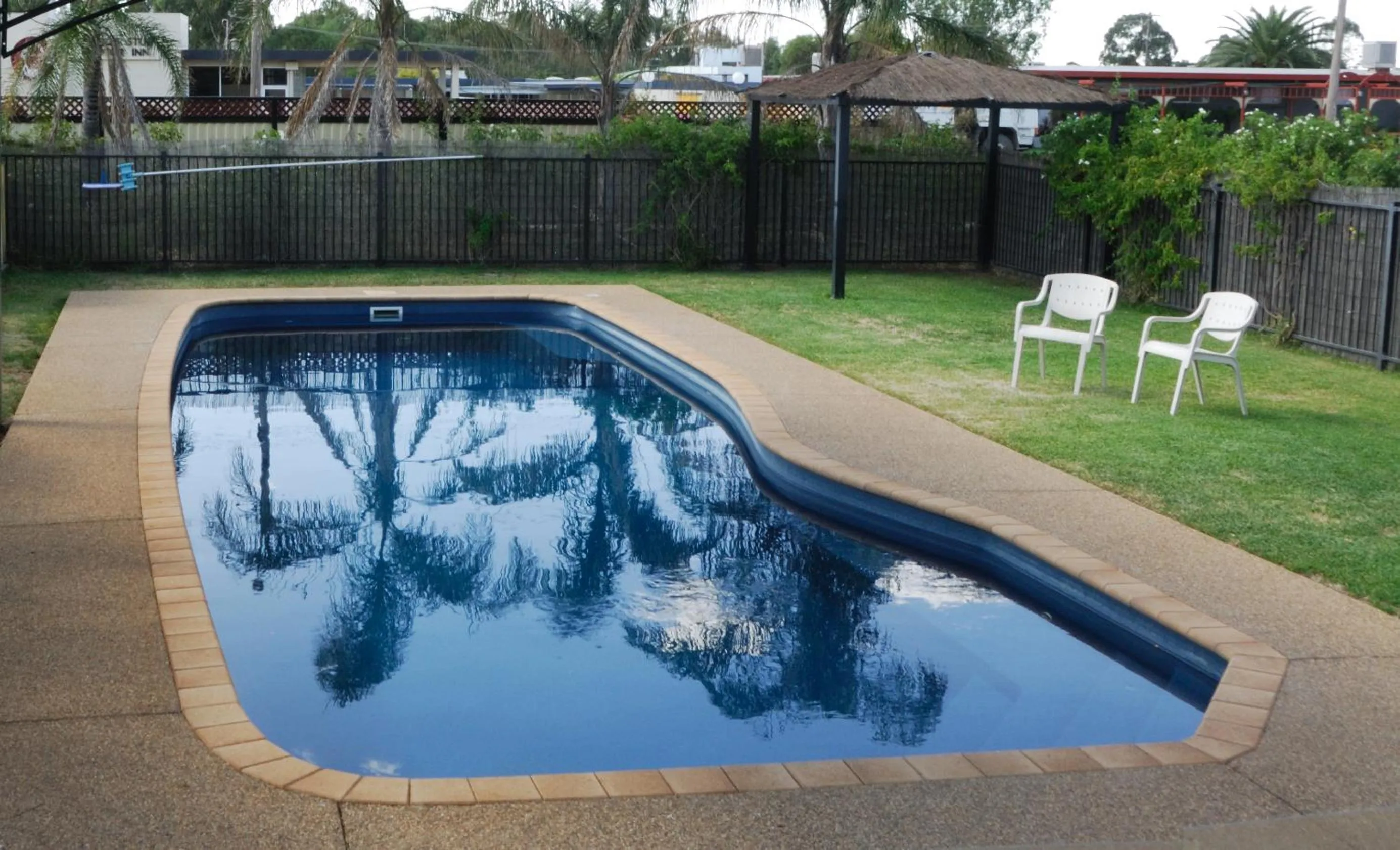 Swimming pool in Mayfair Motel