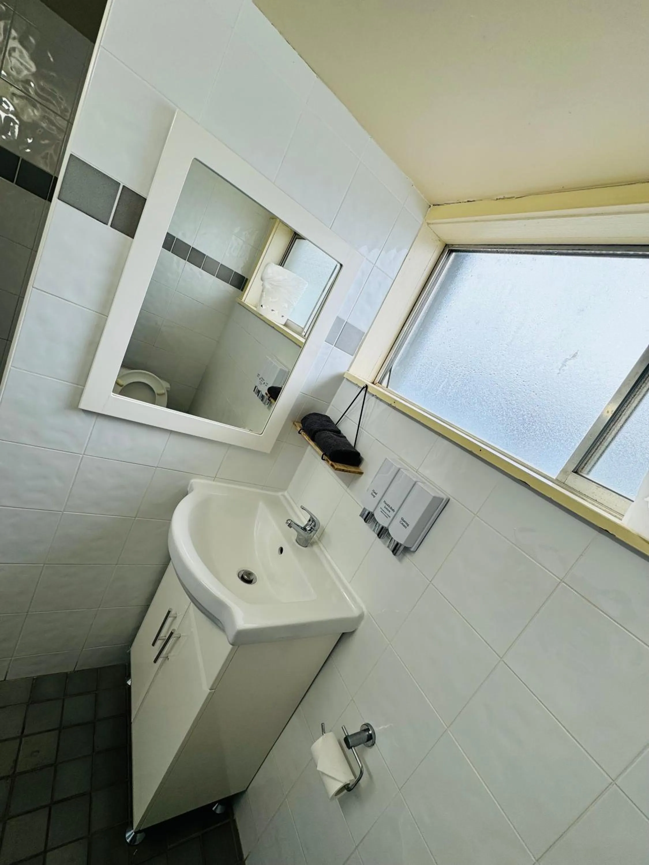 Bathroom in Ardeanal Motel