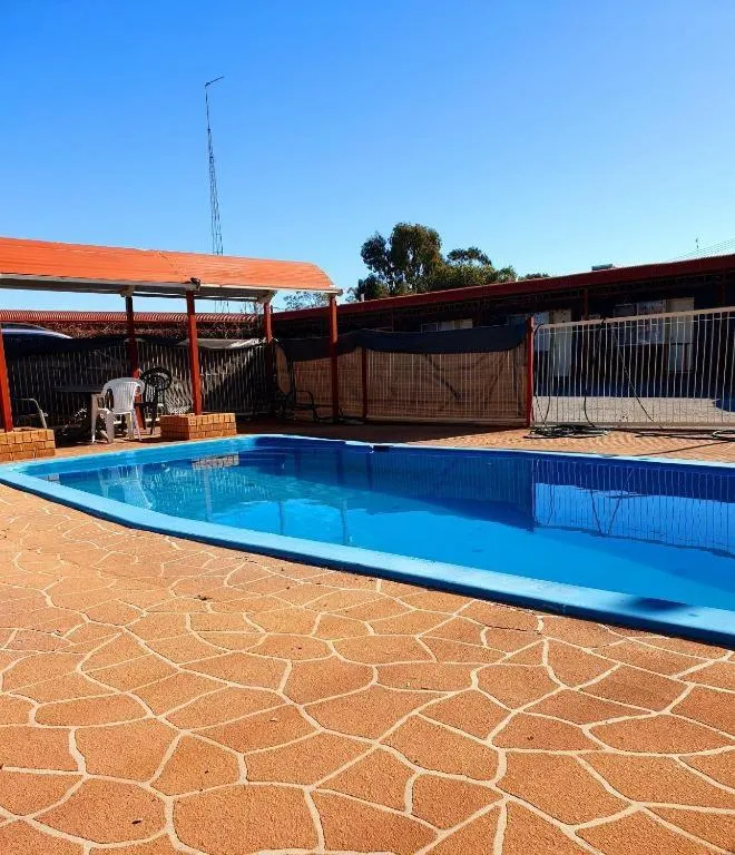 Swimming pool in Ardeanal Motel
