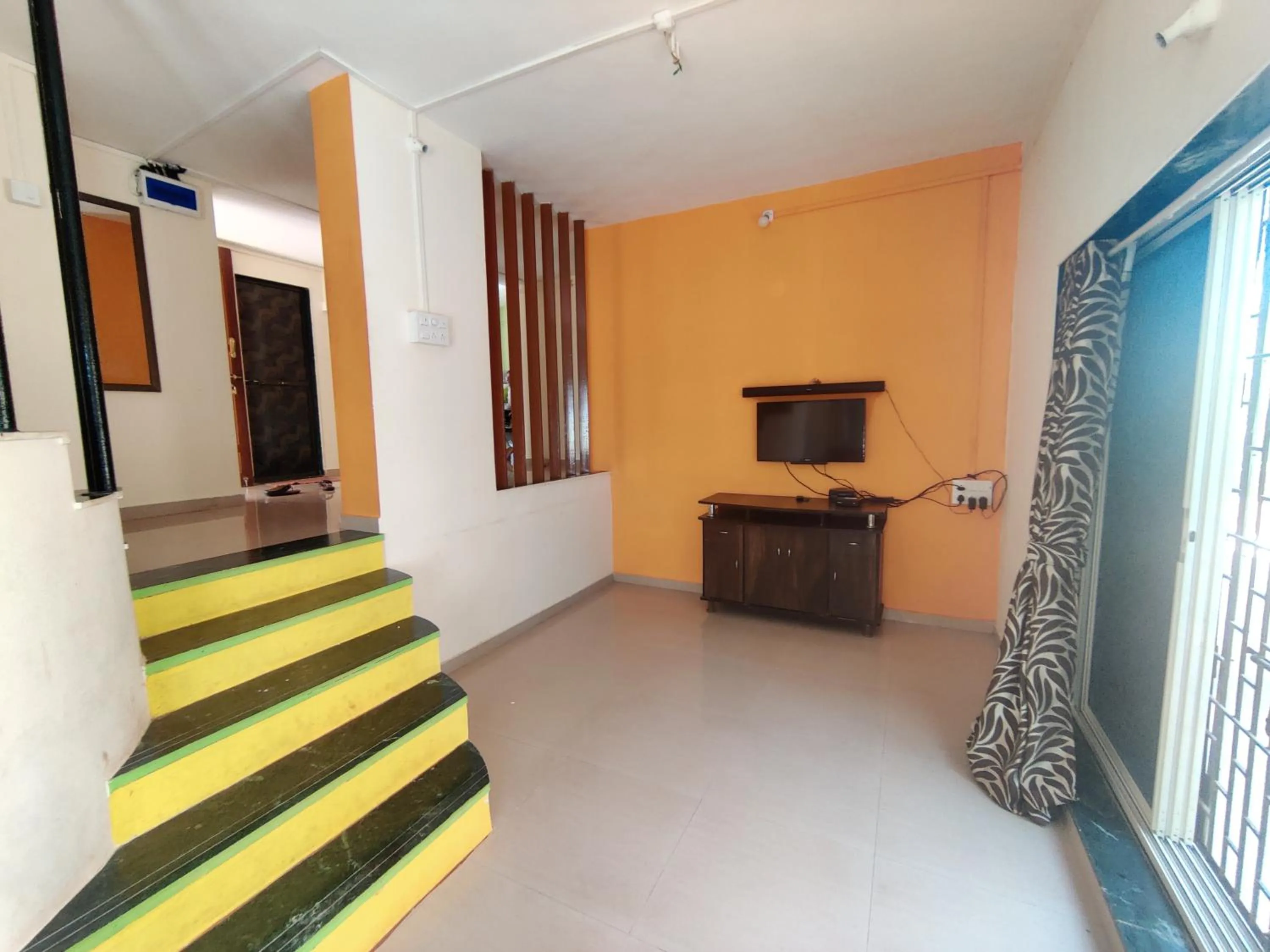 TV and multimedia in Redstone House by Oxystays Hospitality