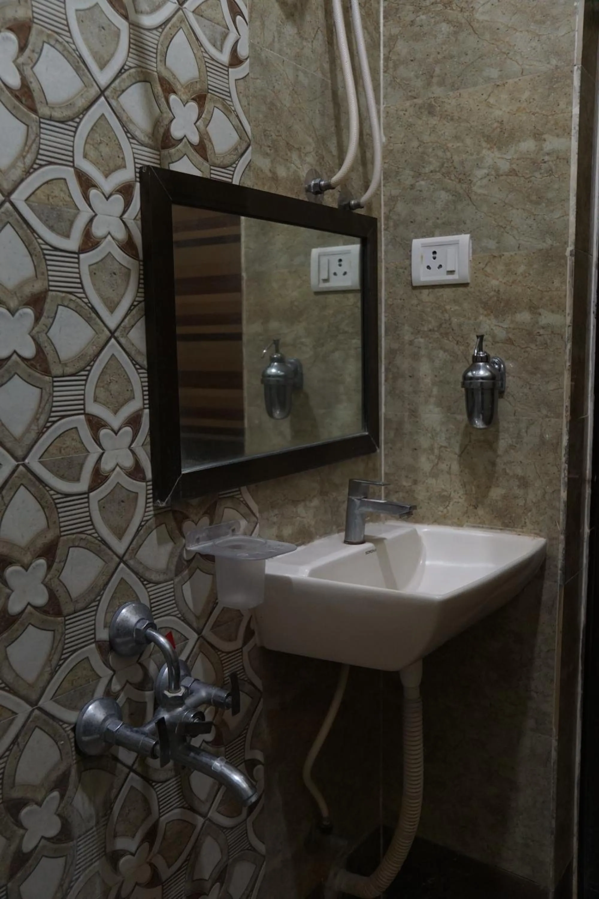 Redstone House by Oxystays Hospitality