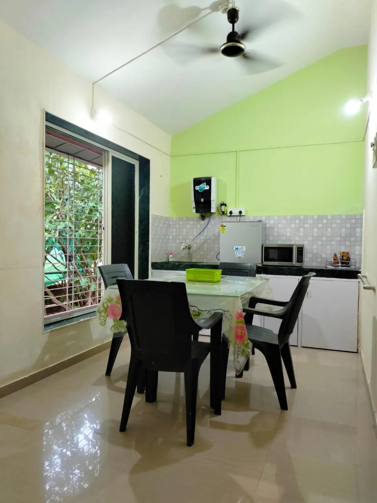 Kitchen or kitchenette in Redstone House by Oxystays Hospitality