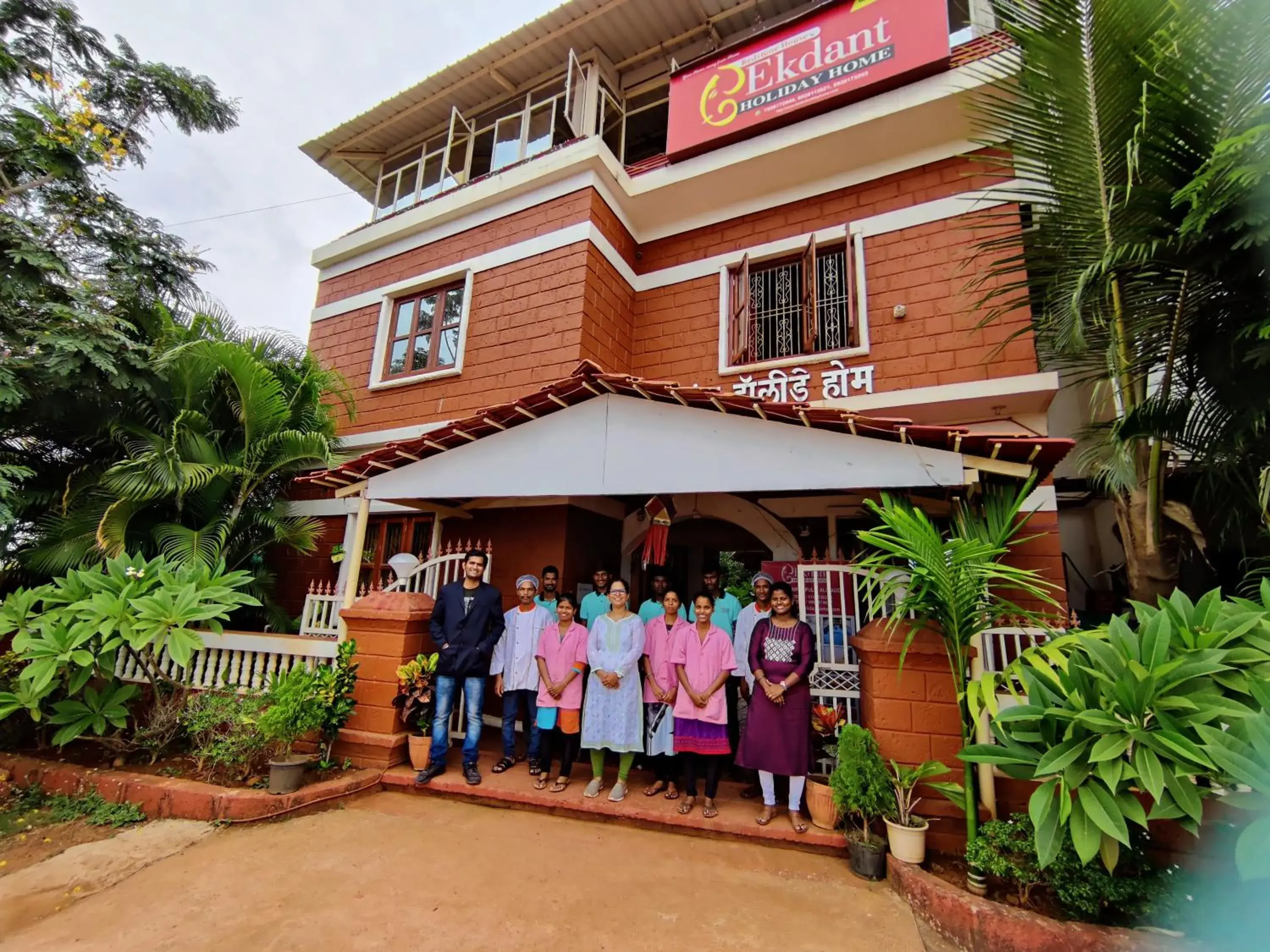 Property building in Redstone House by Oxystays Hospitality Property building in Redstone House by Oxystays Hospitality