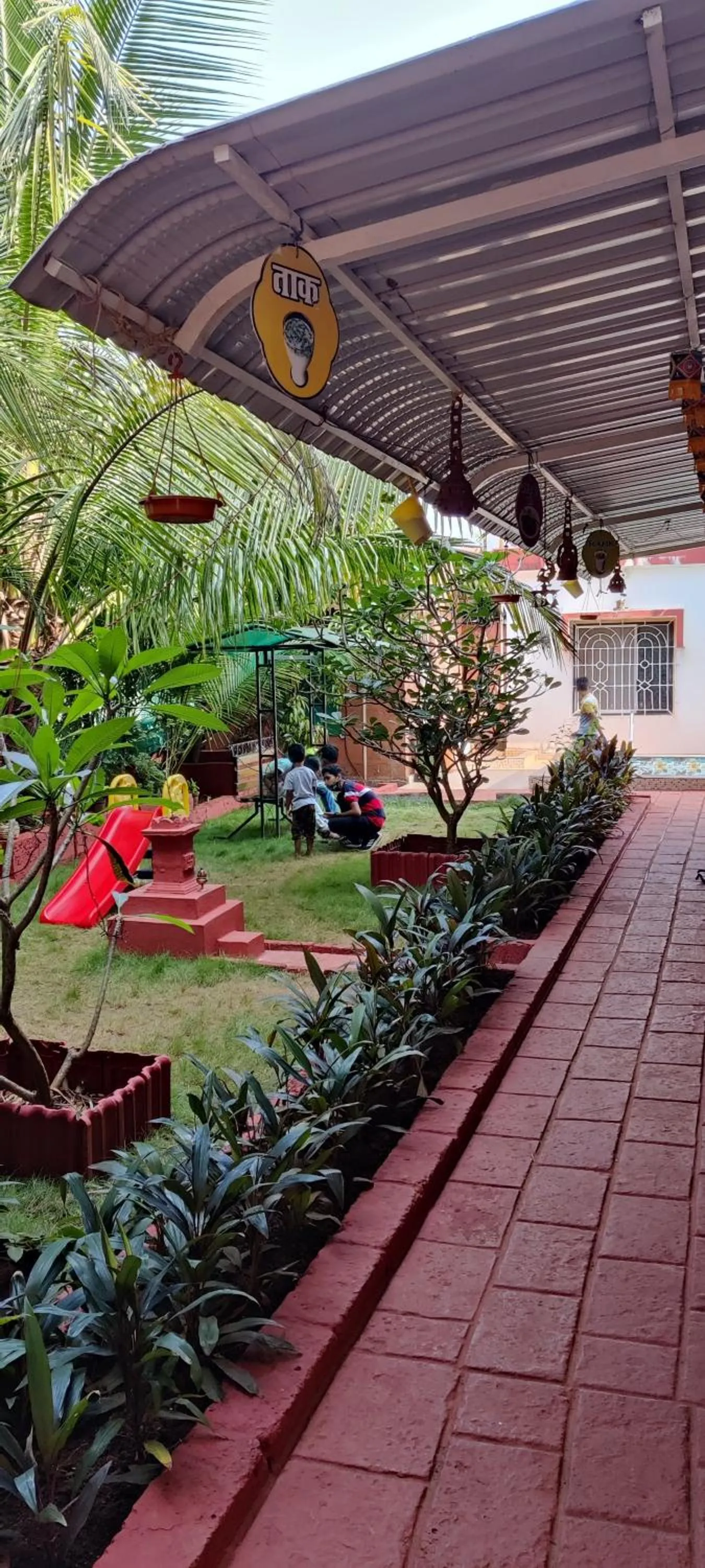 Garden in Redstone House by Oxystays Hospitality