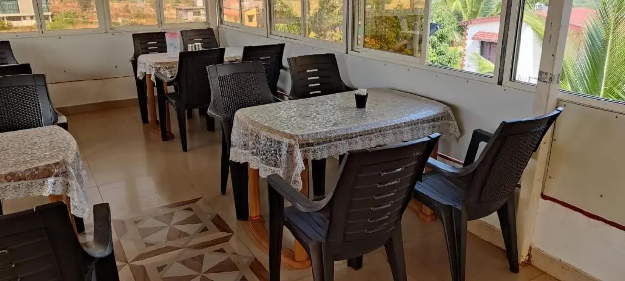 Restaurant/places to eat in Redstone House by Oxystays Hospitality Restaurant/places to eat in Redstone House by Oxystays Hospitality