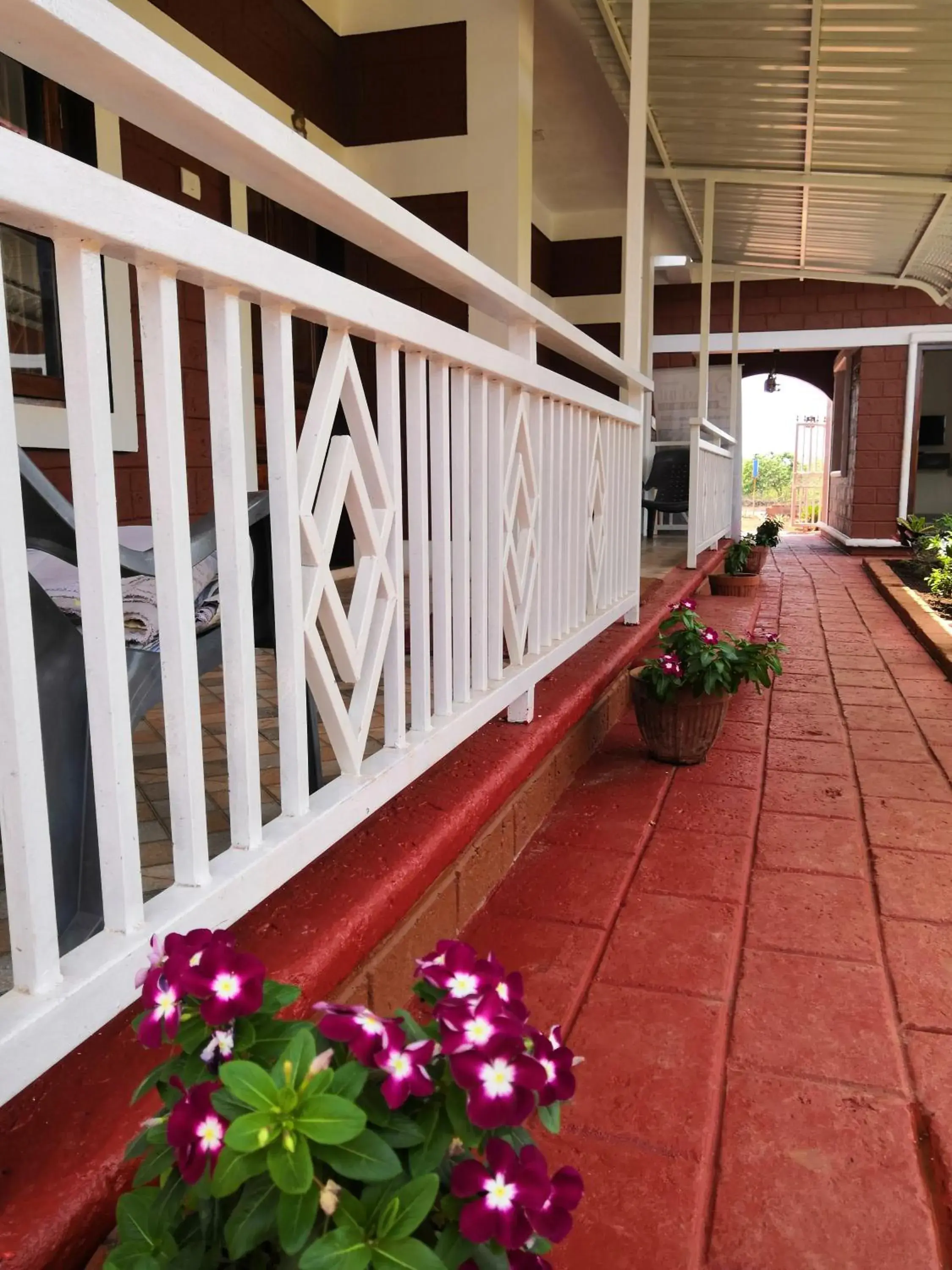 Facade/entrance in Redstone House by Oxystays Hospitality Facade/entrance in Redstone House by Oxystays Hospitality