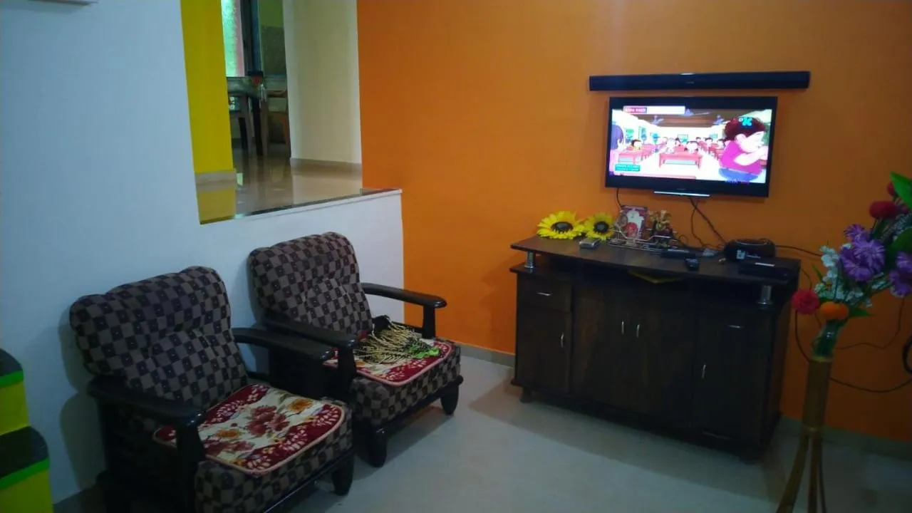 Living room in Redstone House by Oxystays Hospitality