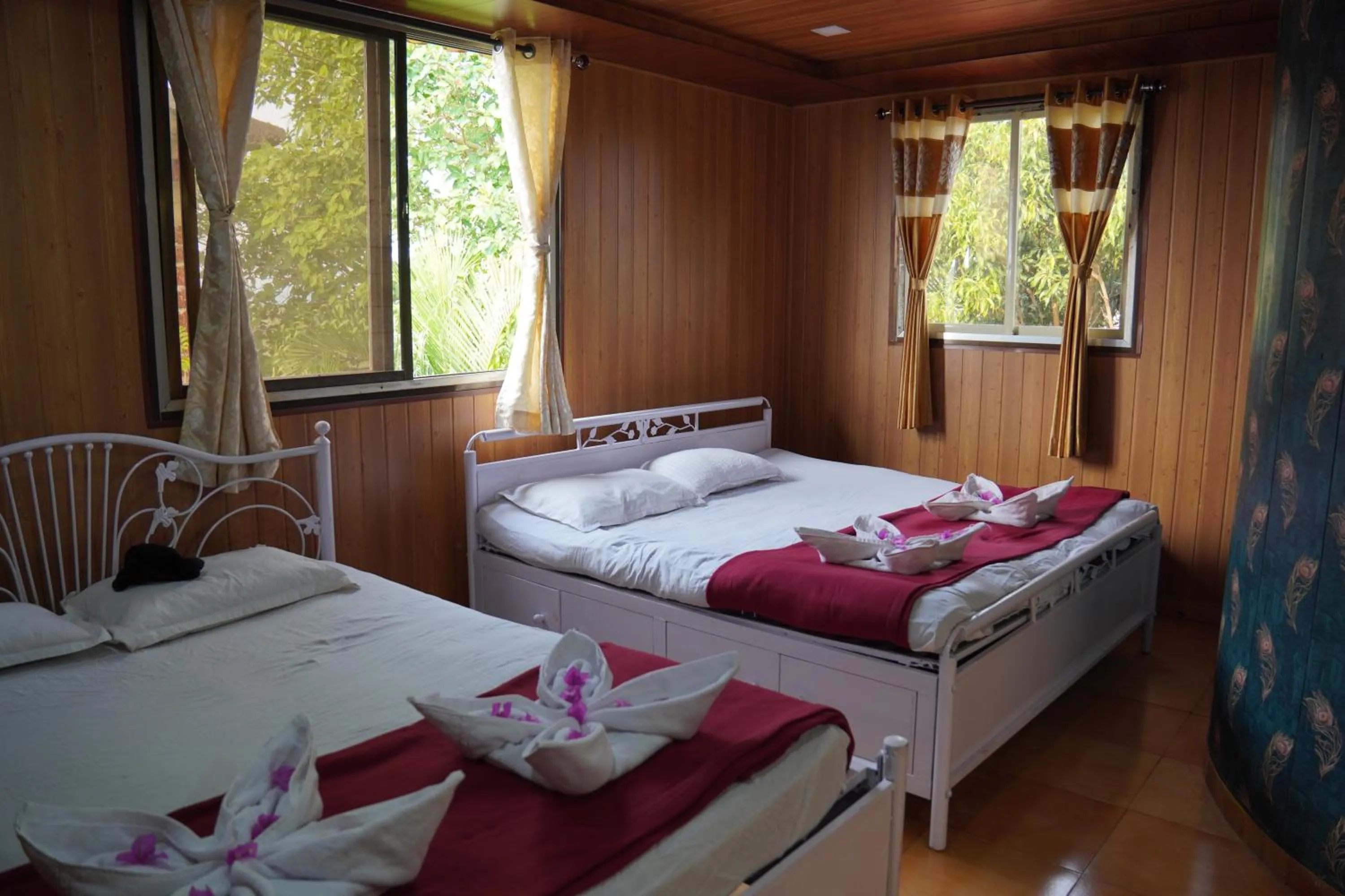 Bed in Redstone House by Oxystays Hospitality