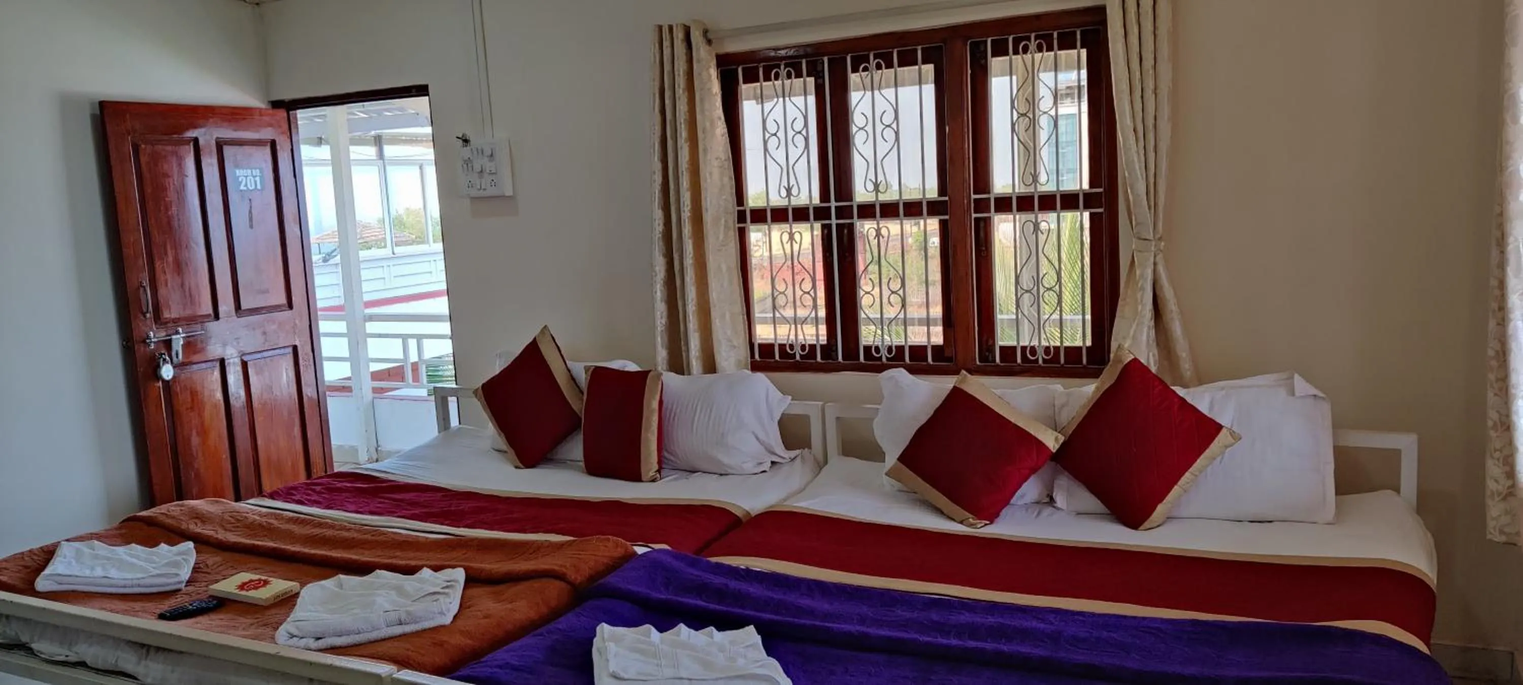 Bed in Redstone House by Oxystays Hospitality