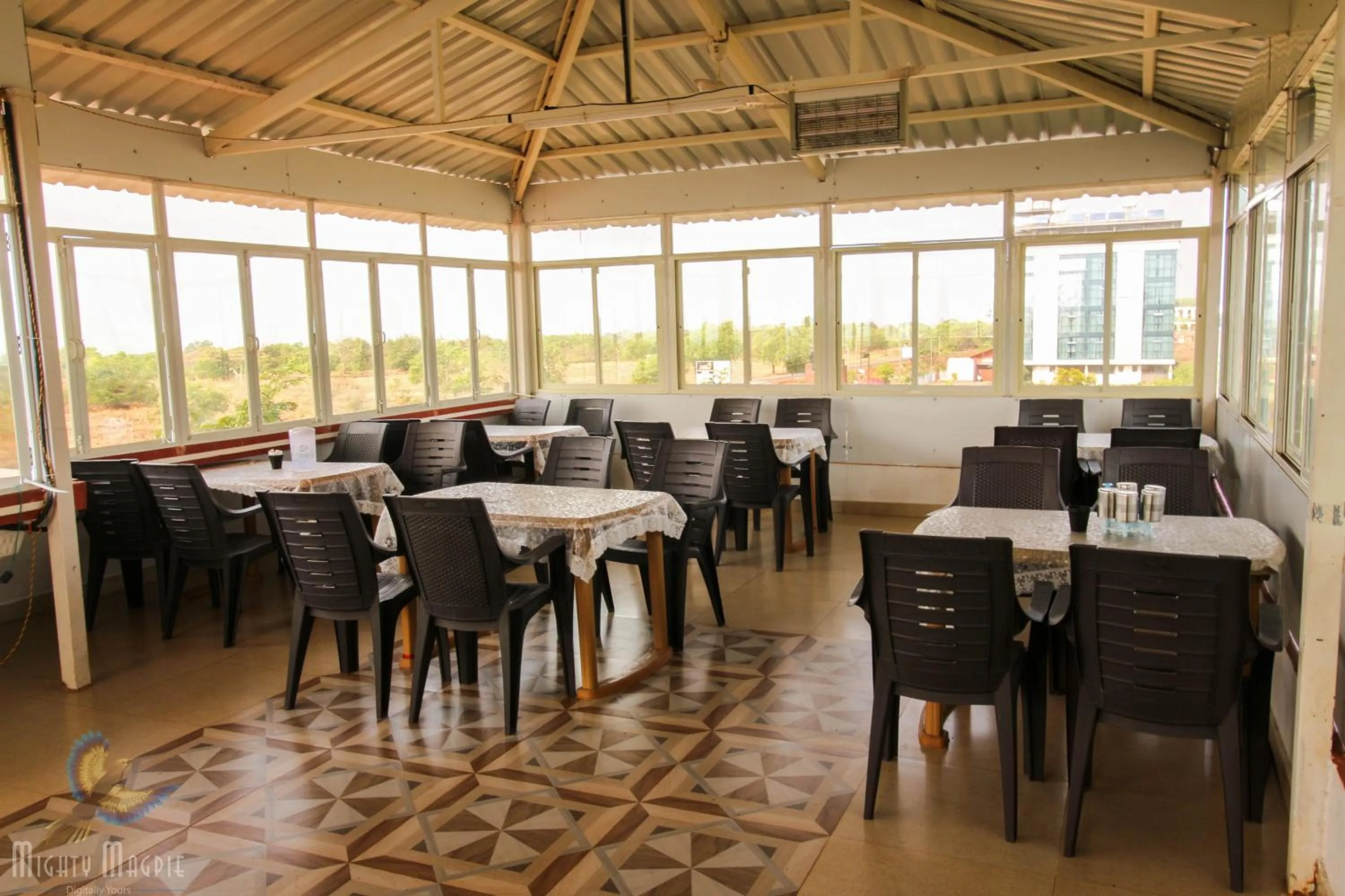 Restaurant/places to eat in Redstone House by Oxystays Hospitality