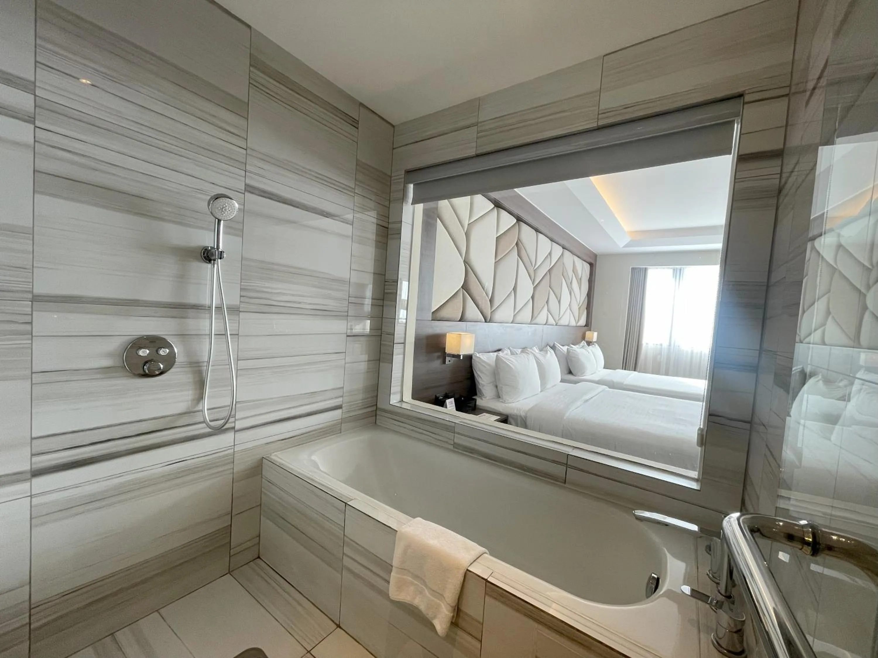 Bathroom, Bed in Luxent Hotel
