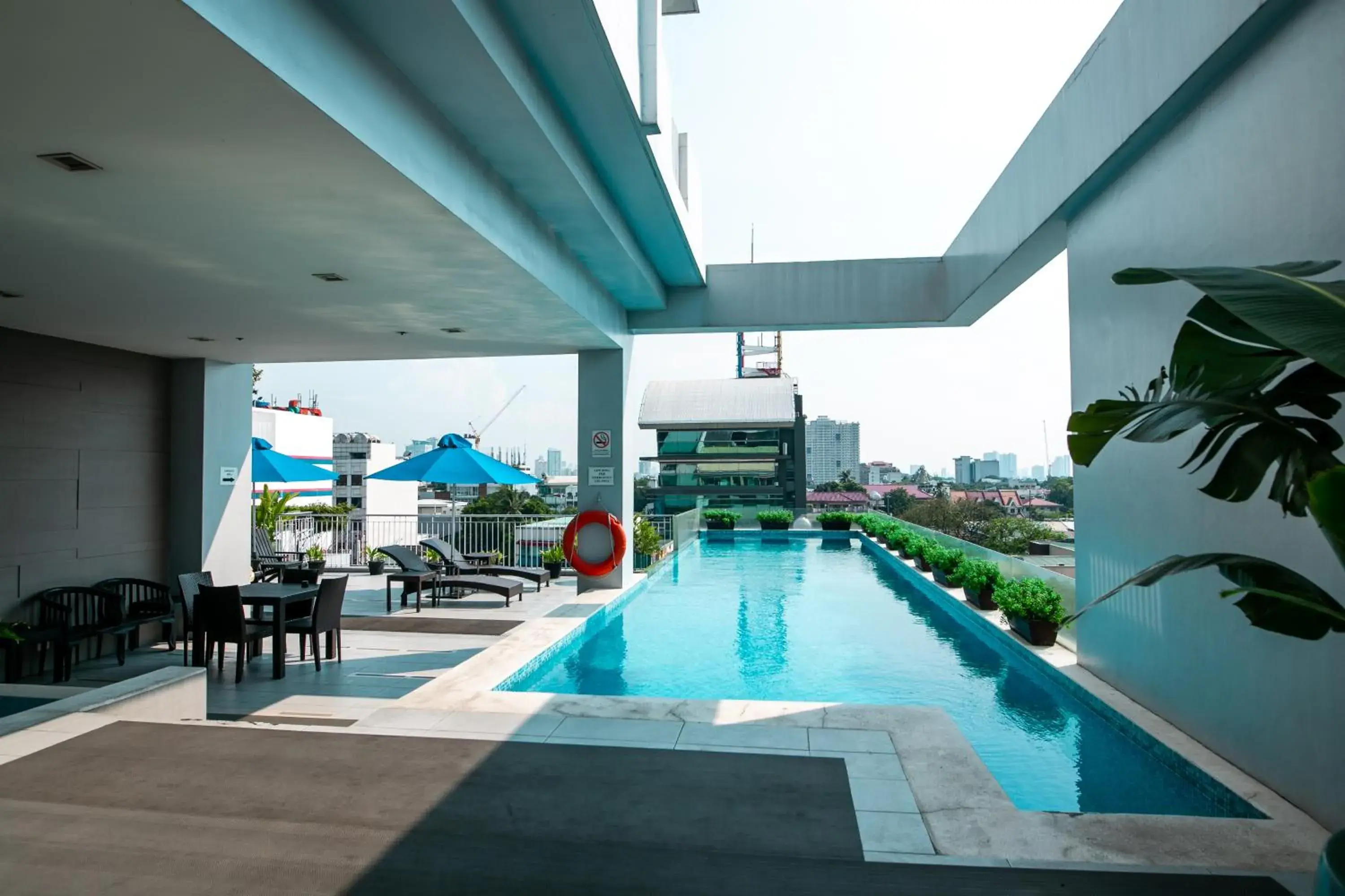 Swimming pool in Luxent Hotel Swimming pool in Luxent Hotel