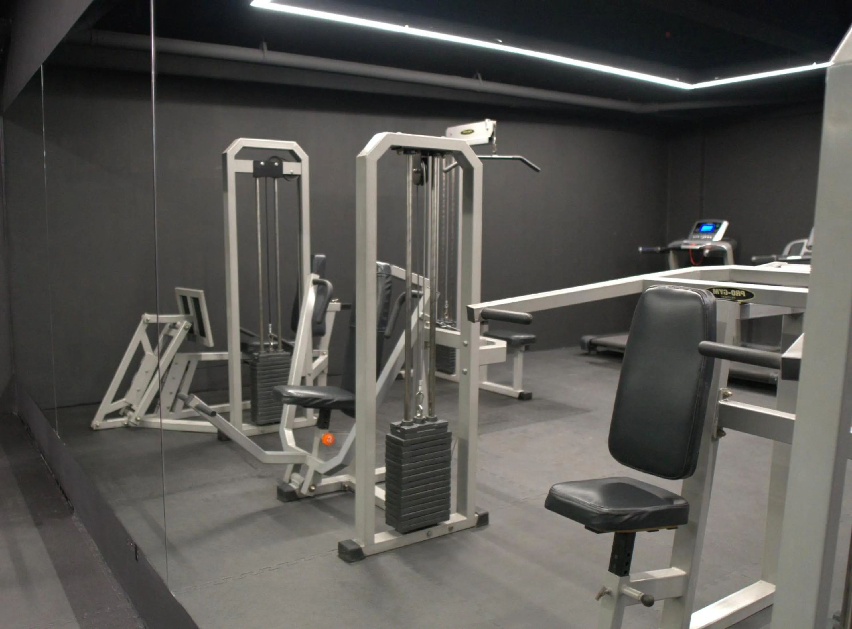 Fitness centre/facilities in Luxent Hotel