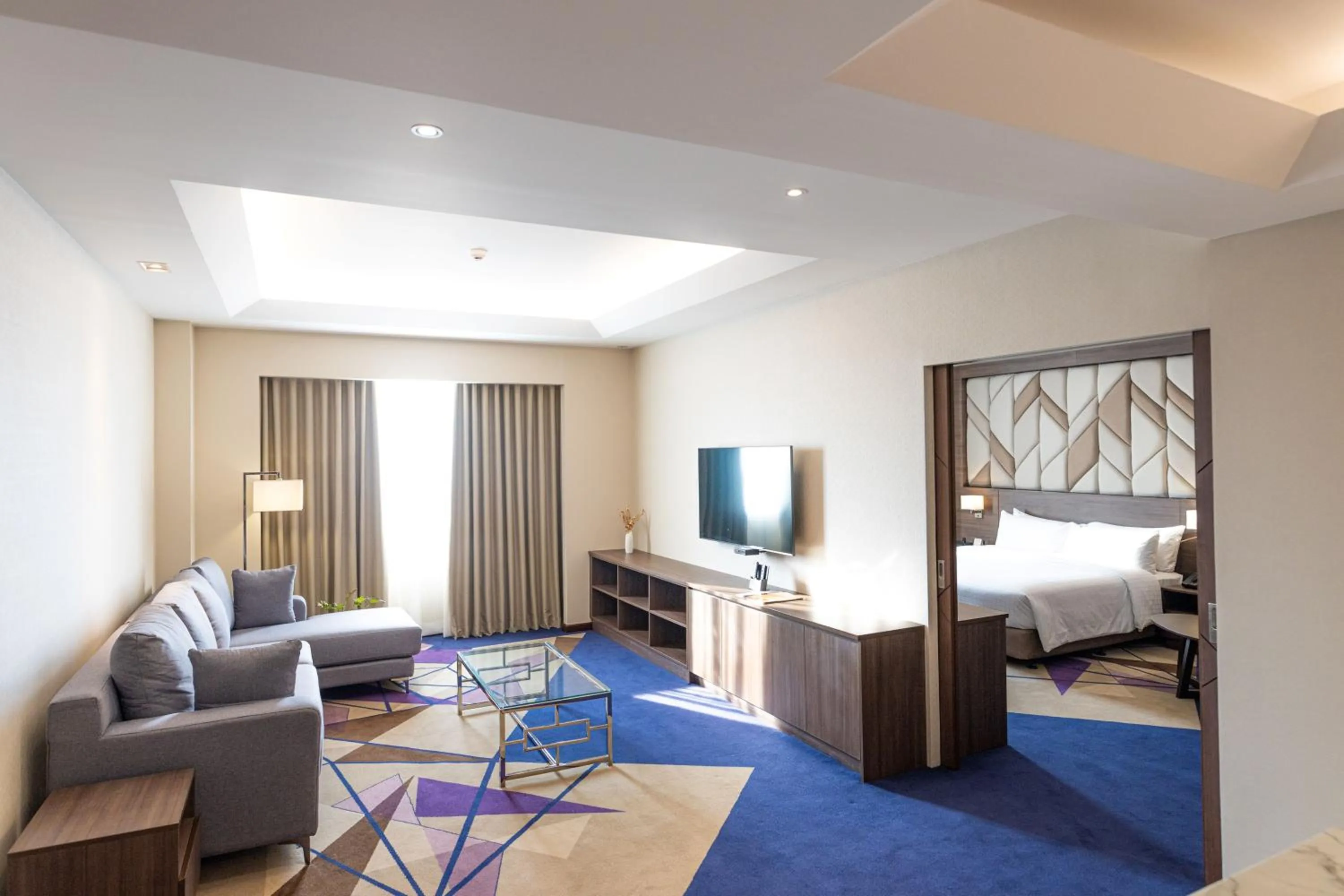 Living room, Bed in Luxent Hotel